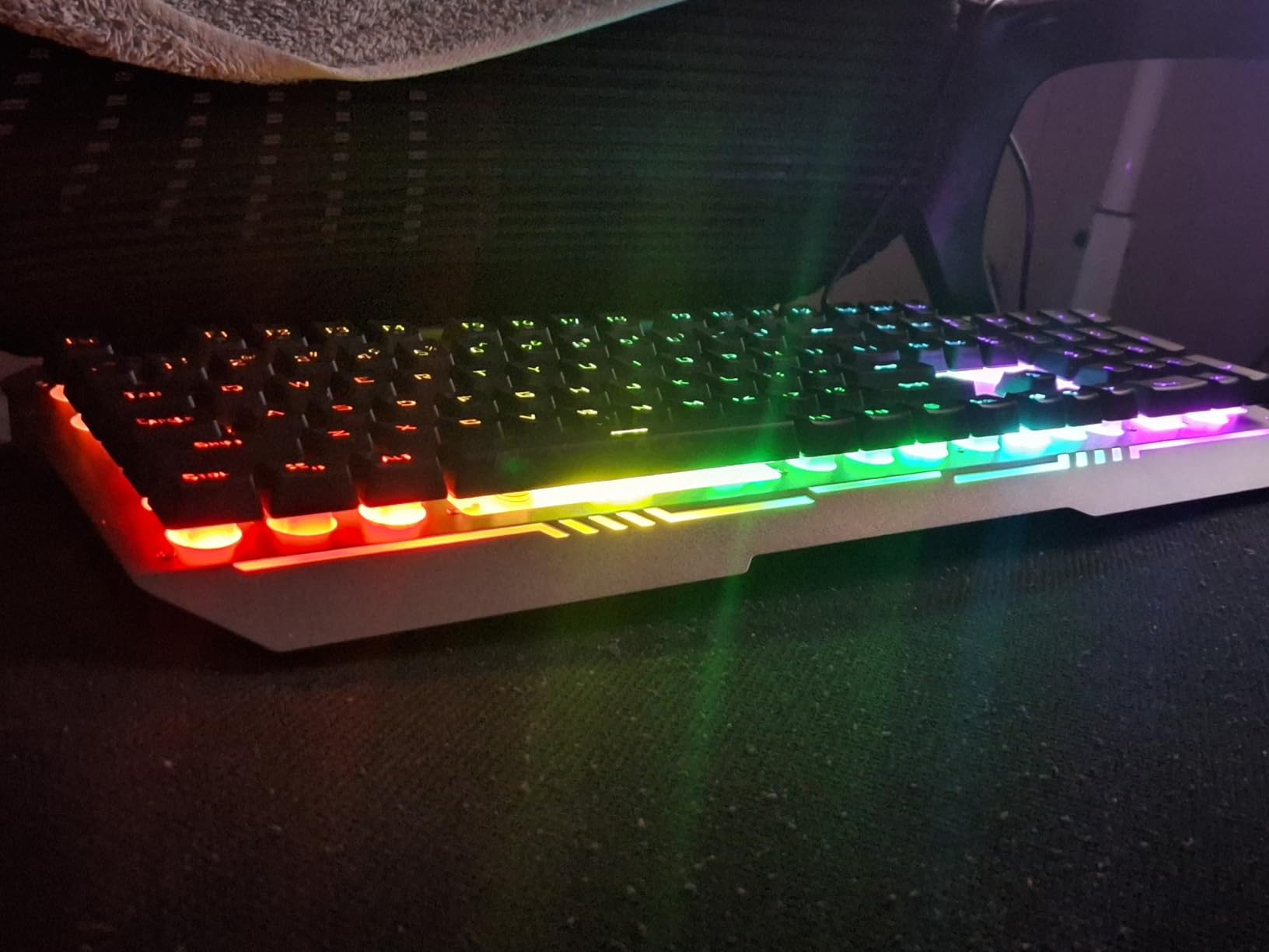 AULA Keyboard, T102 104 Keys Gaming Keyboard and Mouse Combo with RGB Backlit Number Pad, All-Metal Panel Waterproof Light Up PC Keyboard,USB Wired Computer Keyboards Gaming for Win XP/7/8/10 PC Gamer customer photo 1