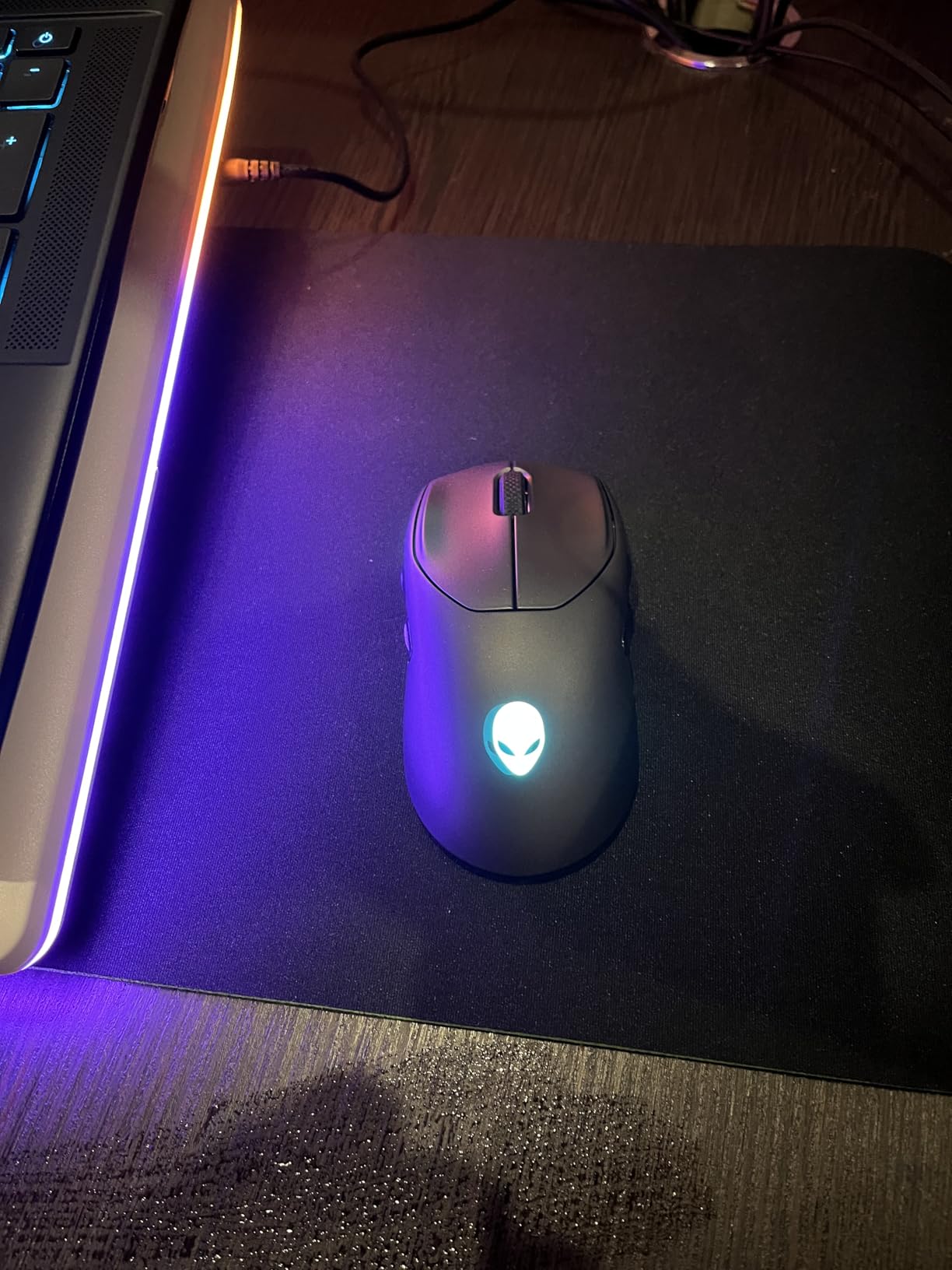 Alienware AW720M Tri-Mode Wireless Gaming Mouse - 2.4GHz Wireless, Bluetooth 5.1, 26,000 DPI, 8-Fully Programmable Buttons, Magnetic Snap Charging Adapter USB-A to USB-C Cable - Lunar Light customer photo 1