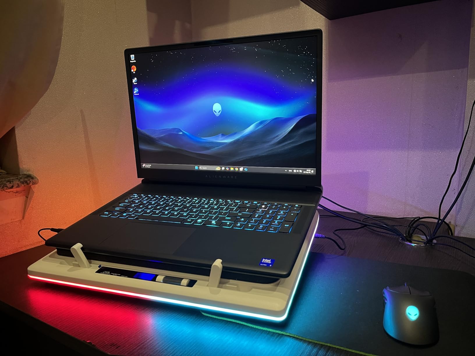Alienware AW720M Tri-Mode Wireless Gaming Mouse - 2.4GHz Wireless, Bluetooth 5.1, 26,000 DPI, 8-Fully Programmable Buttons, Magnetic Snap Charging Adapter USB-A to USB-C Cable - Lunar Light customer photo 2