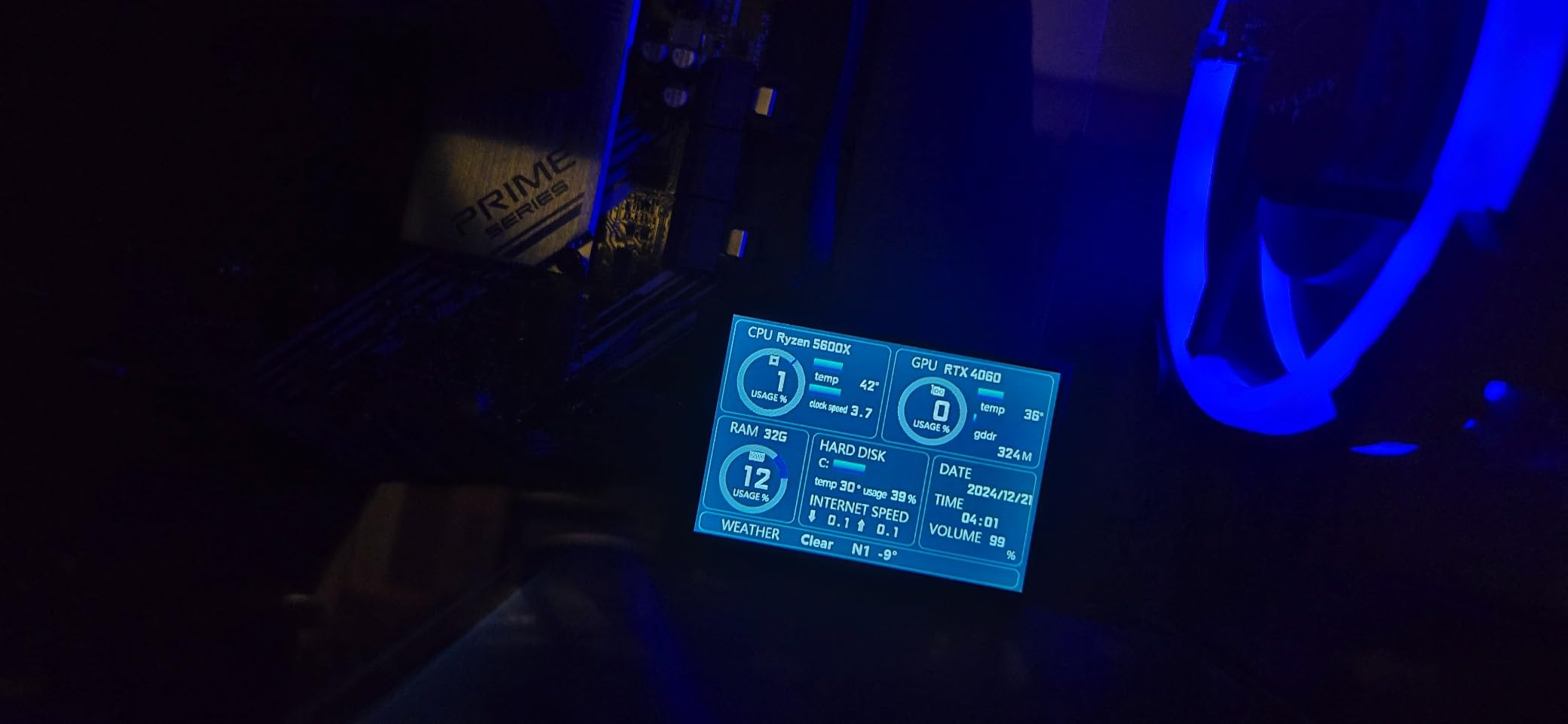 ASHATA 3.5 Inch IPS USB Mini Screen,PC Mini Display Screen CPU RAM HDD Data Temperature Display Computer Case Display,360 Degree Rotation,Only for Windows System customer photo 1
