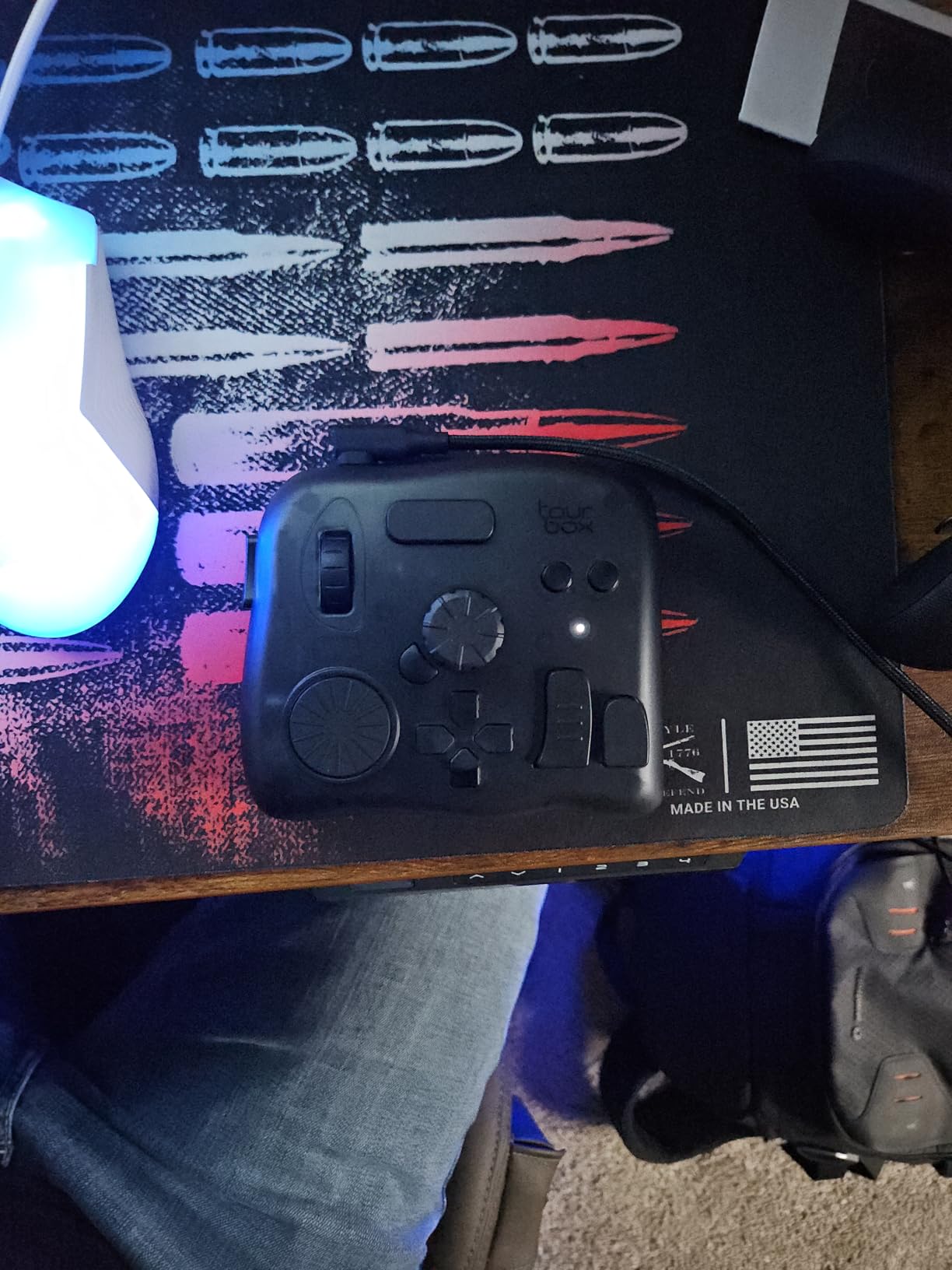 TourBox Elite - Bluetooth Video Editing Controller Color Grading Speed Editor customer photo 1