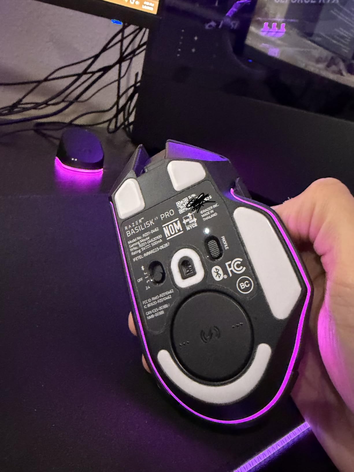 Razer Basilisk V3 Pro Wireless Gaming Mouse - HyperScroll Tilt Wheel - 30K DPI Optical Sensor - Gen-3 Optical Switches - 13-Zone Chroma RGB - 13 Programmable Controls - 3 Connection Modes customer photo 1