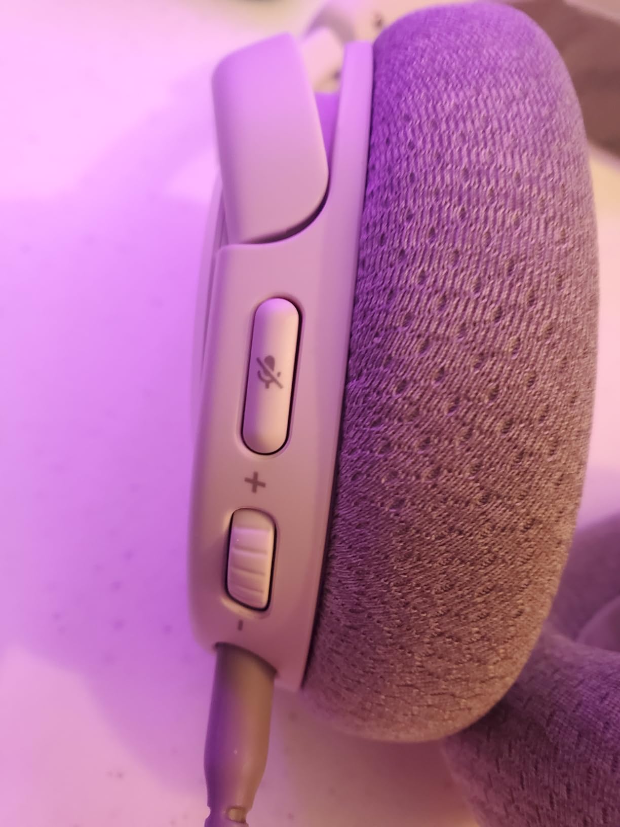 SteelSeries Arctis Nova 1P Multi-System Gaming Headset - Hi-Fi Drivers - 360° Spatial Audio - Comfort Design - Durable - Lightweight - Noise-Cancelling Mic - PS5/PS4, PC, Xbox, Switch - White customer photo 1