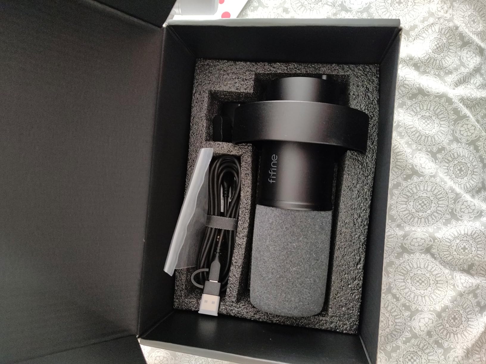FIFINE Dynamic Microphone, XLR/USB Podcast Recording PC Microphone for Vocal Voice-Over Streaming, Studio Metal Mic with Mute, Headphone Jack, Monitoring Volume Control, Windscreen-Amplitank K688 customer photo 2