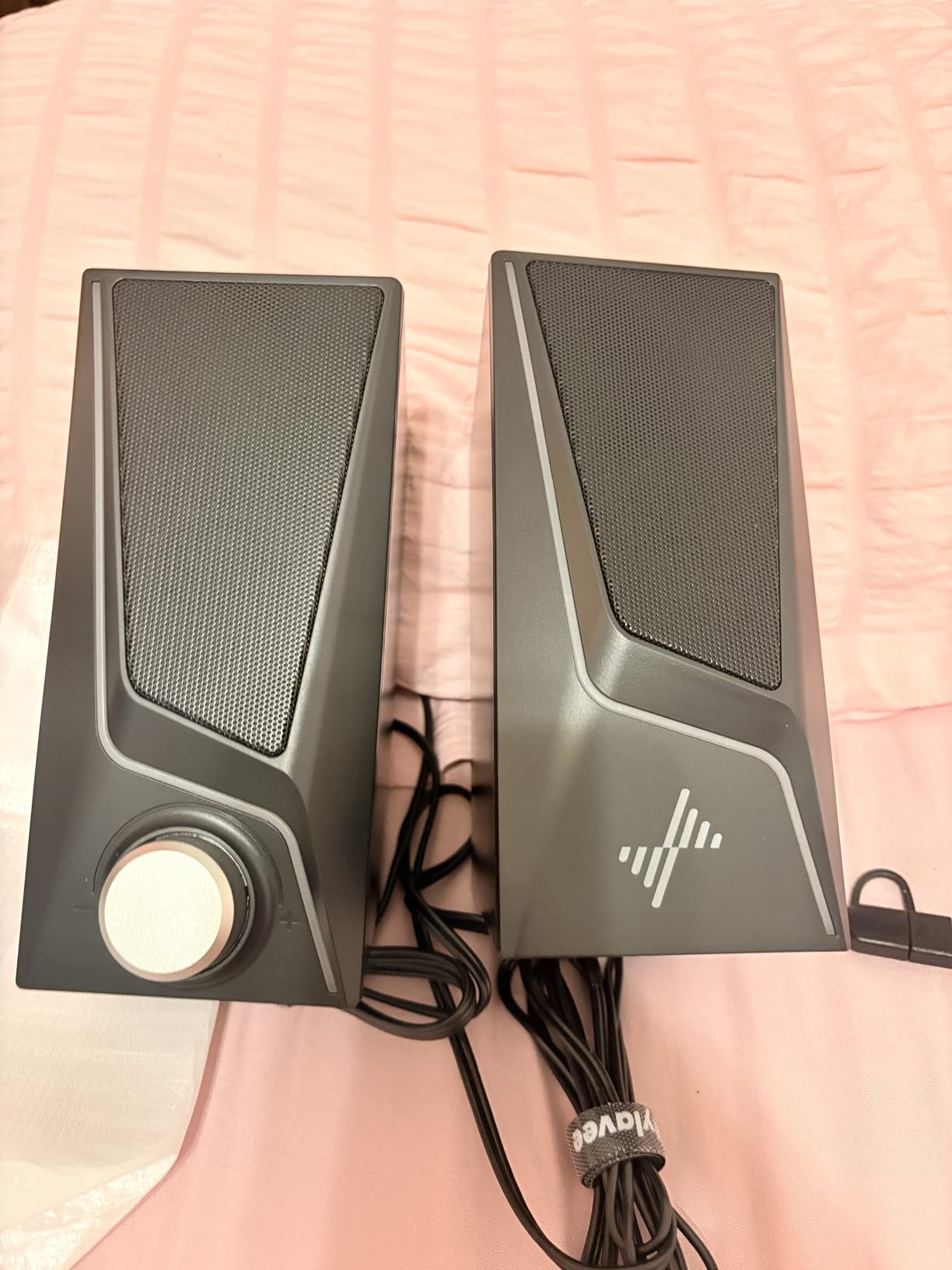 Nylavee Computer Speakers, PC Speakers with 6 Lighting Modes, USB Powered Computer Speakers for Desktop PC with 2 Bass-Boost Ports, 2 Speaker Units, and 3.5mm Aux-in for PC, Laptop, Monitor, Gaming customer photo 2