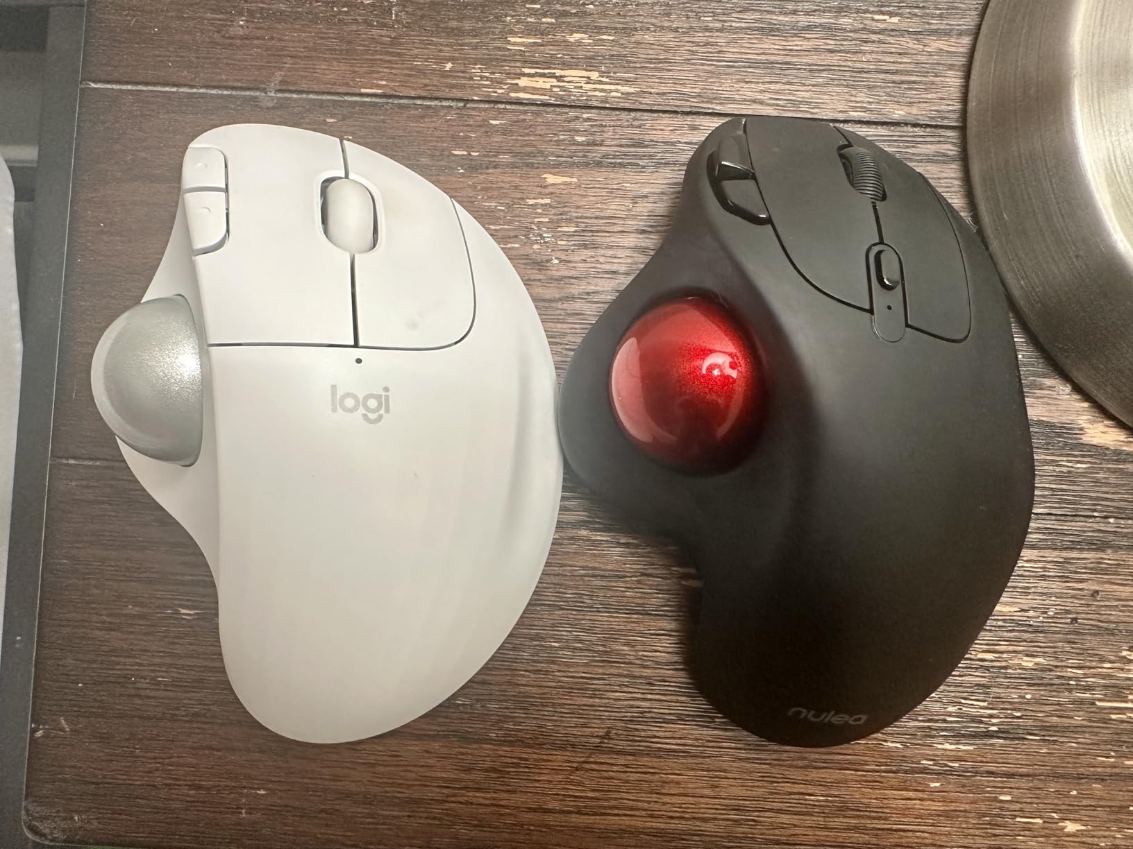 Logitech Ergo M575S Wireless Trackball Mouse, Wireless Ergonomic Mouse with Bluetooth and Encrypted Dongle, Comfortable Thumb Control, Precise and Smooth Tracking, for PC/Mac - Graphite Blue Ball customer photo 1