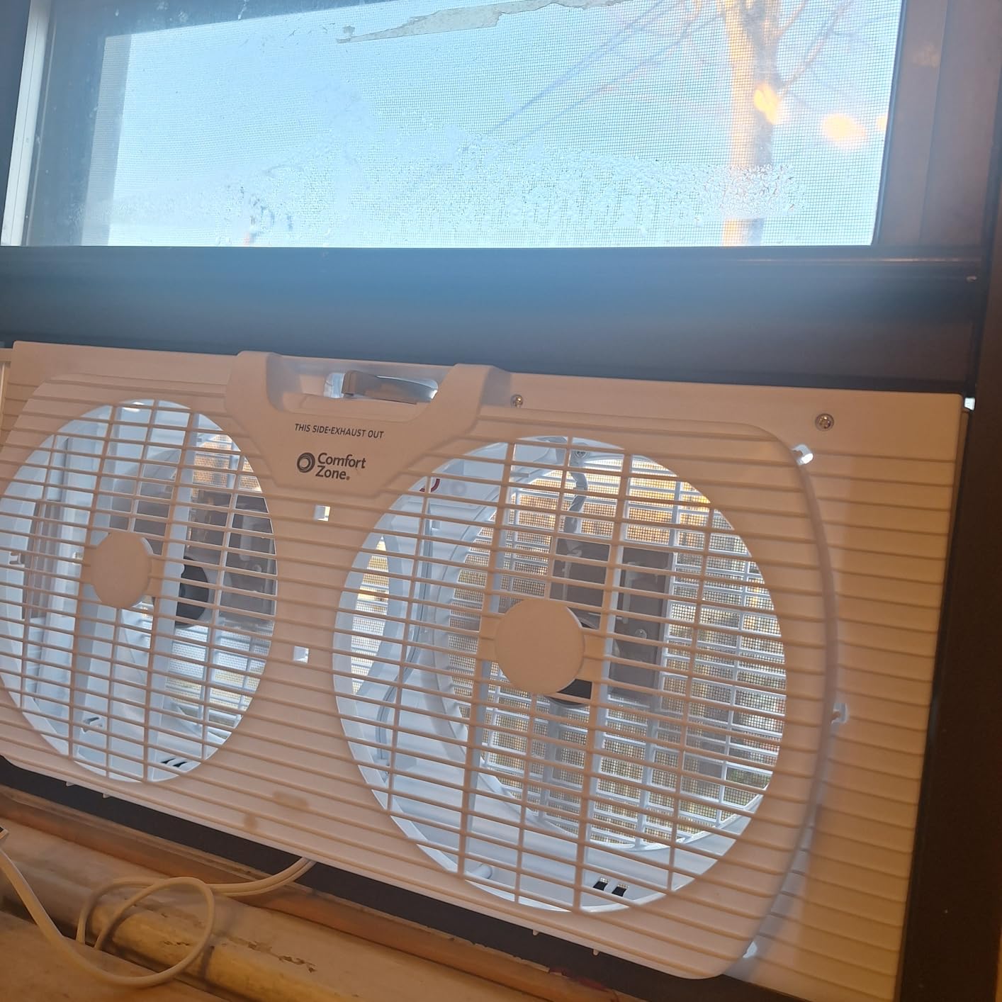 Comfort Zone 9-Inch 3-Speed Reversible Twin Window Fan - Dual Blade Window Exhaust Fan with Auto-Locking Expanders, 22.25