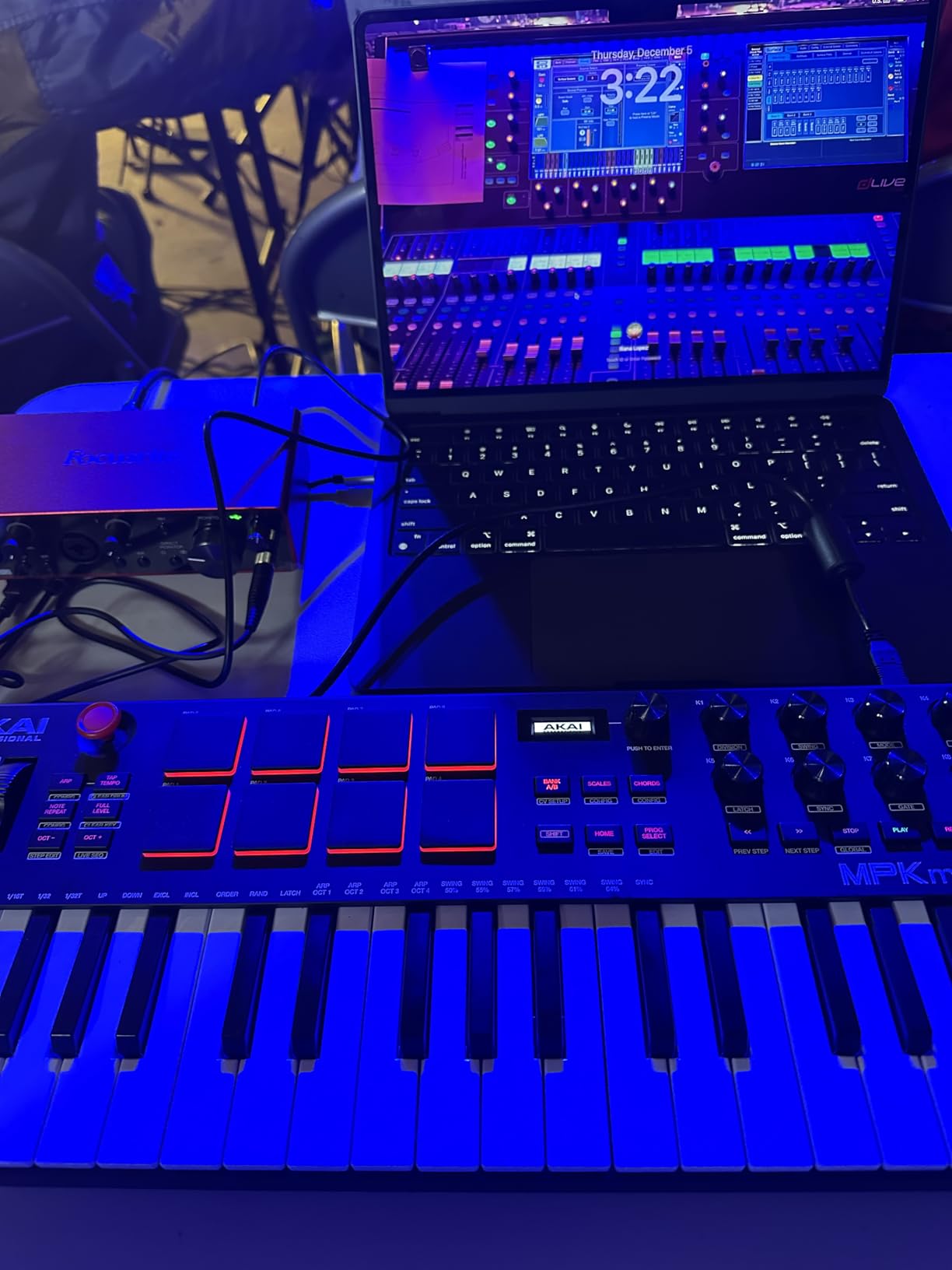 Akai Professional MPK Mini Plus - USB MIDI Keyboard Controller with 37 Mini Keys, 8 MPC Pads, Sequencer, MIDI/CV/Gate I/O, Music Production Software customer photo 1