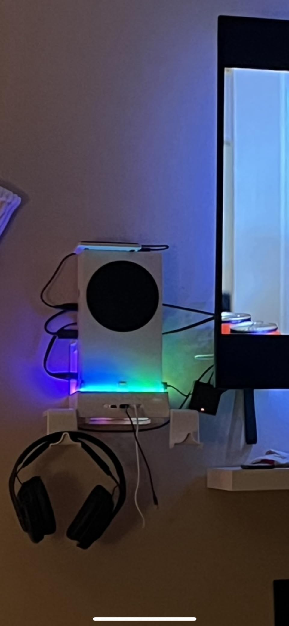 Mcbazel Wall Mount for Xbox Series S, Wall Mount Kit Accessories with Dual Cooling Fans & RGB Light, 3-Speed Adjustable Stand, Extra USB Ports, 2 Controller Holder for Xbox Series S Console - White customer photo 1