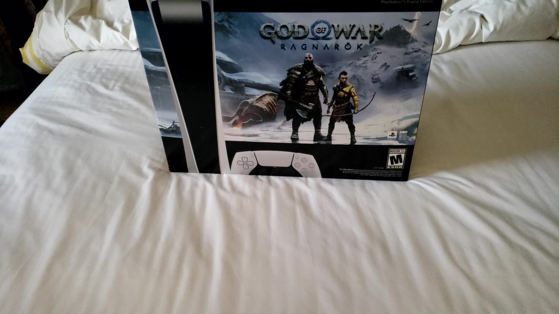 PS5 Digital Edition - God of War Ragnarök Bundle customer photo 1
