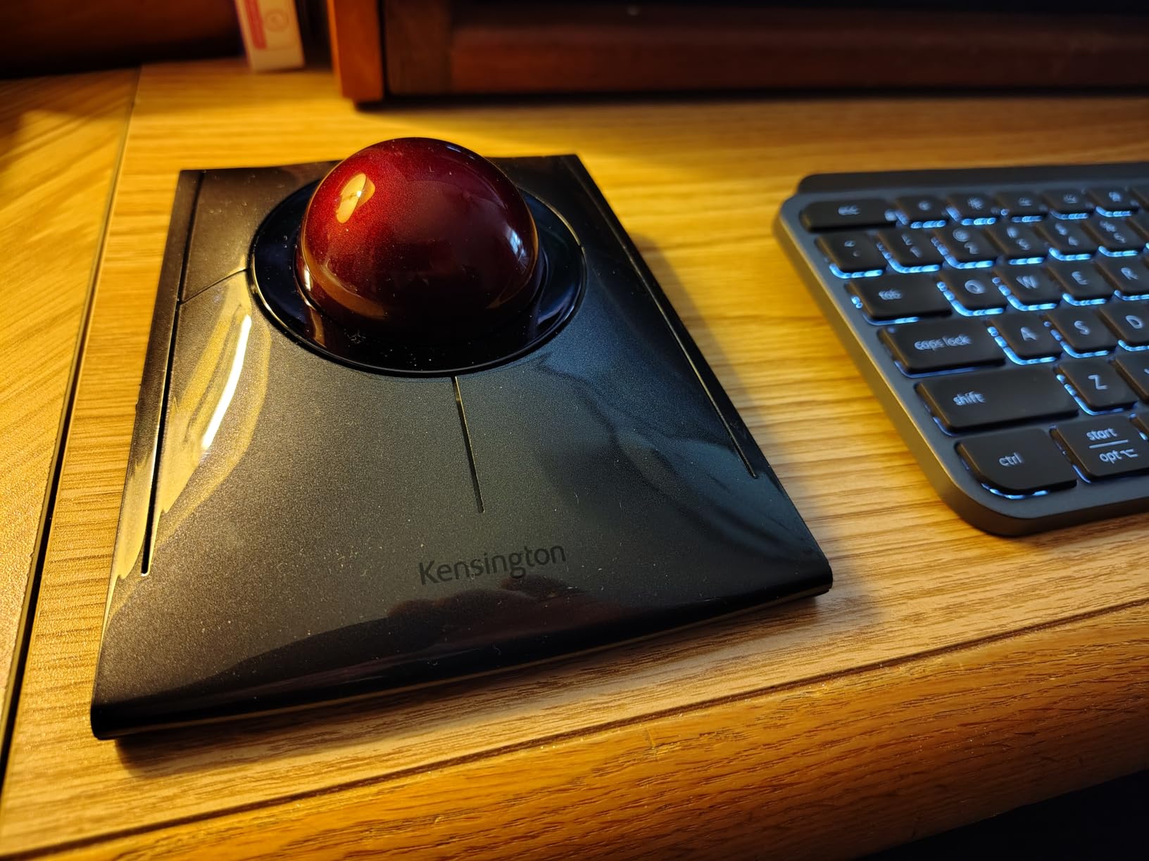 SlimBlade Pro Wireless Trackball, Rechargeable Battery, Bluetooth 2.4GHz Connection Options (K72080WW) customer photo 1