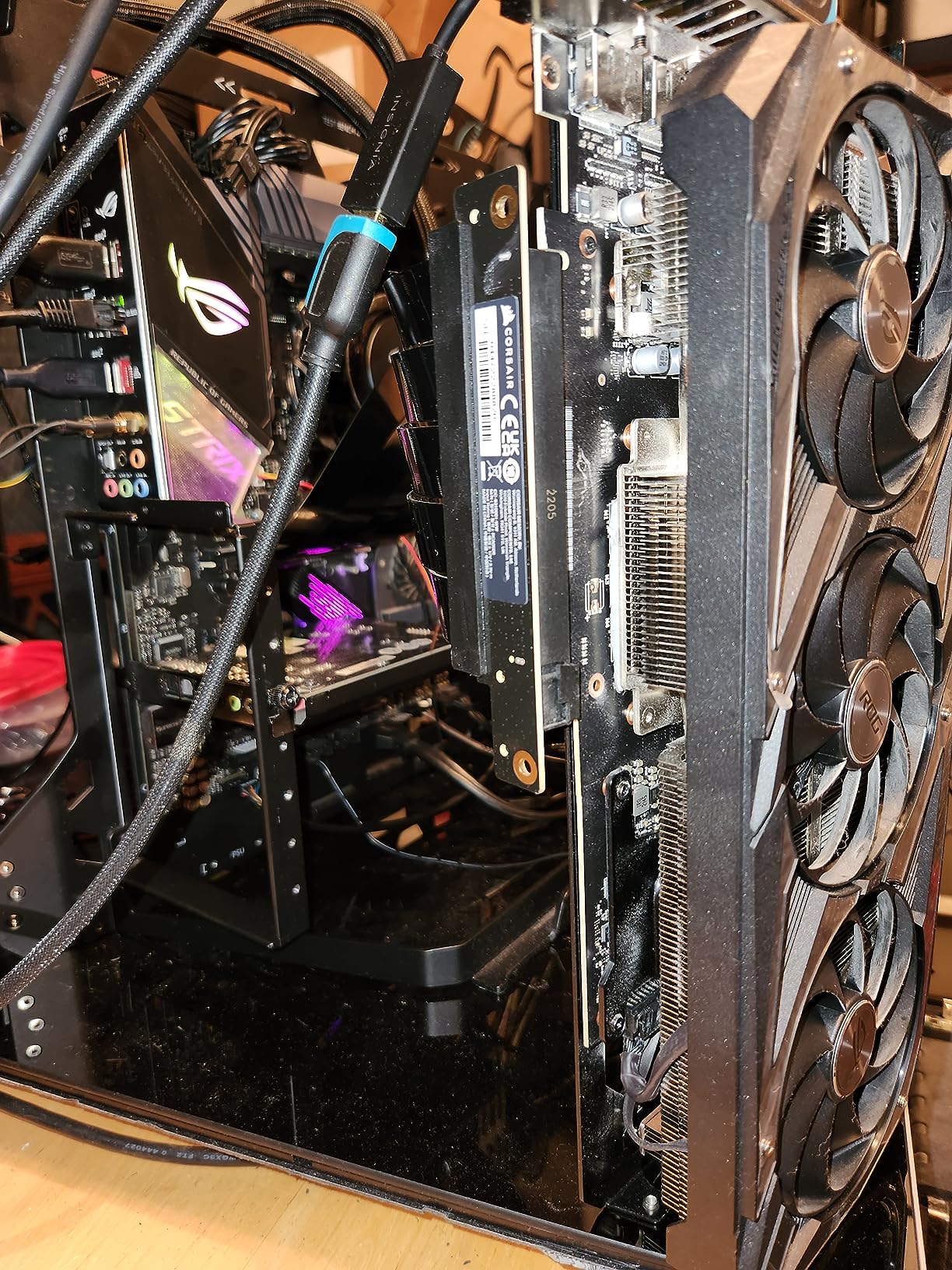 Premium PCIe 4.0 x16 Extension Cable 300mm - EMI Shielded - 90° Female PCIe Connector - Backwards Compatible with PCIe 3.0 Systems - Black customer photo 1