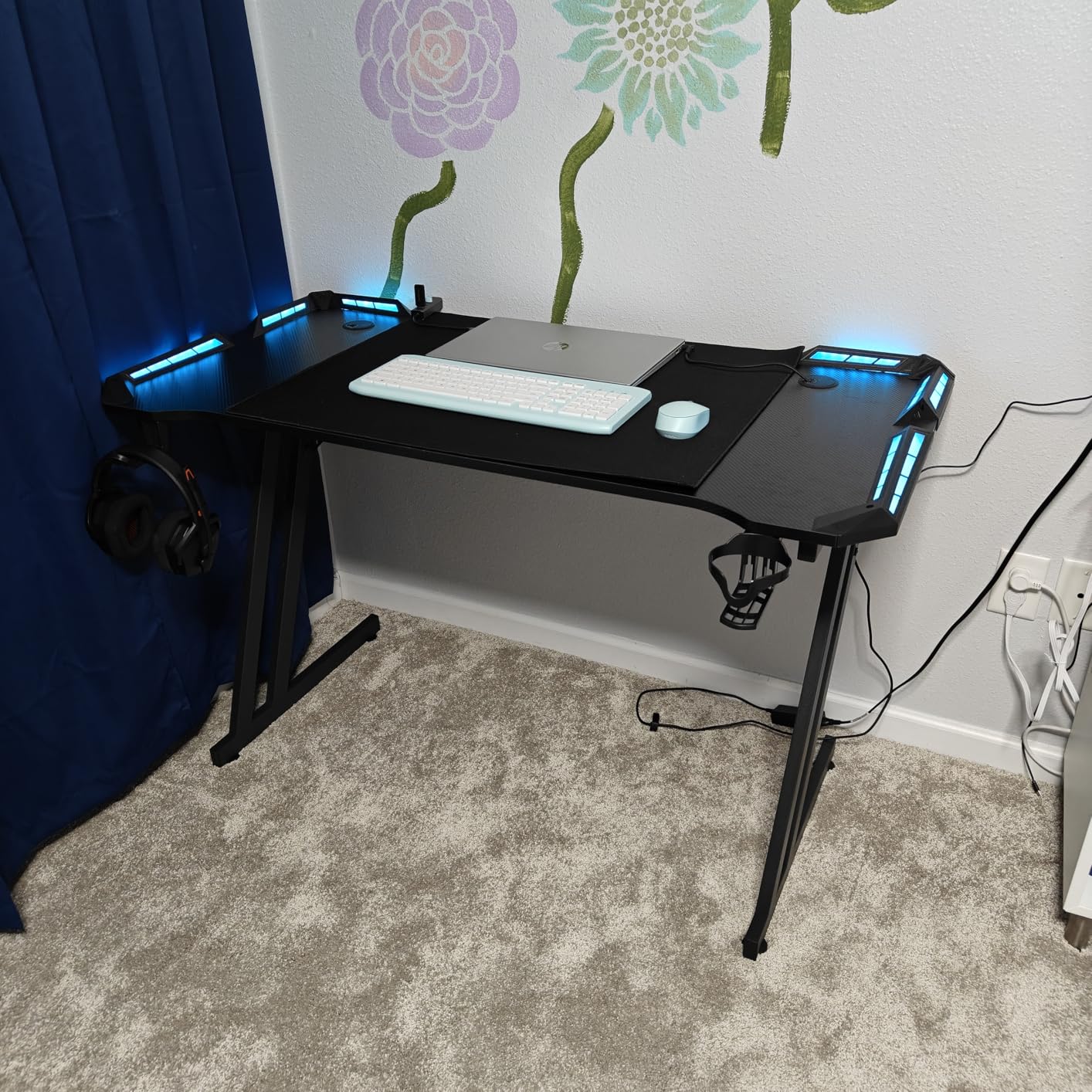 HLDIRECT 63 Inch Gaming Desk with LED Lights Carbon Fibre Surface Gaming Table Large Computer Desk Ergonomic Home Office Desks Z Shaped PC Gamer Workstations with Cup Holder & Headphone Hook Black customer photo 2