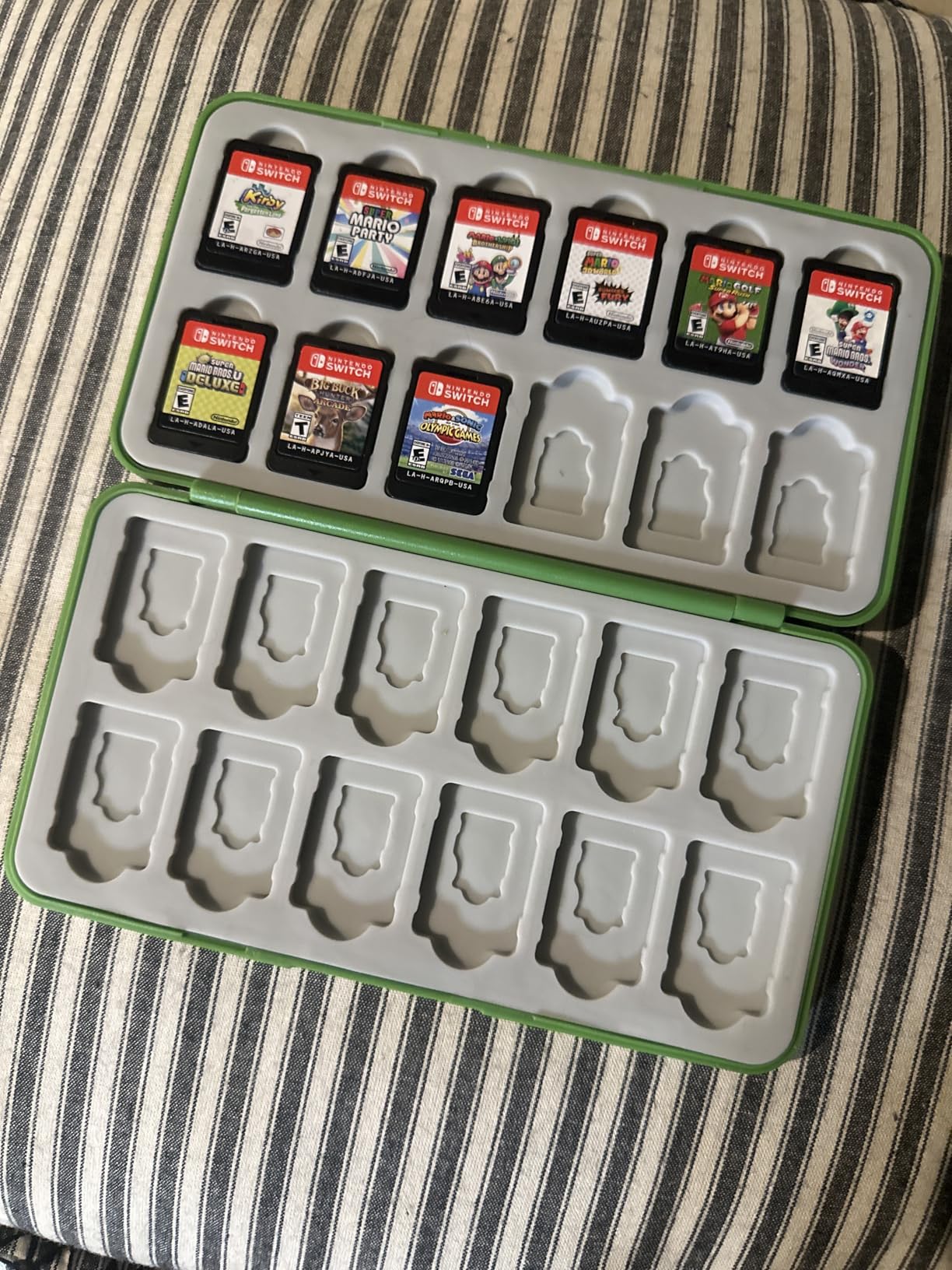 TIKOdirect Game Card Case for Nintendo Switch 2 / Switch / SD Cards, Storage 24 Switch Game Cards Portable Holder Pretty Cute Hard Shell with Magnetic Closure customer photo 2