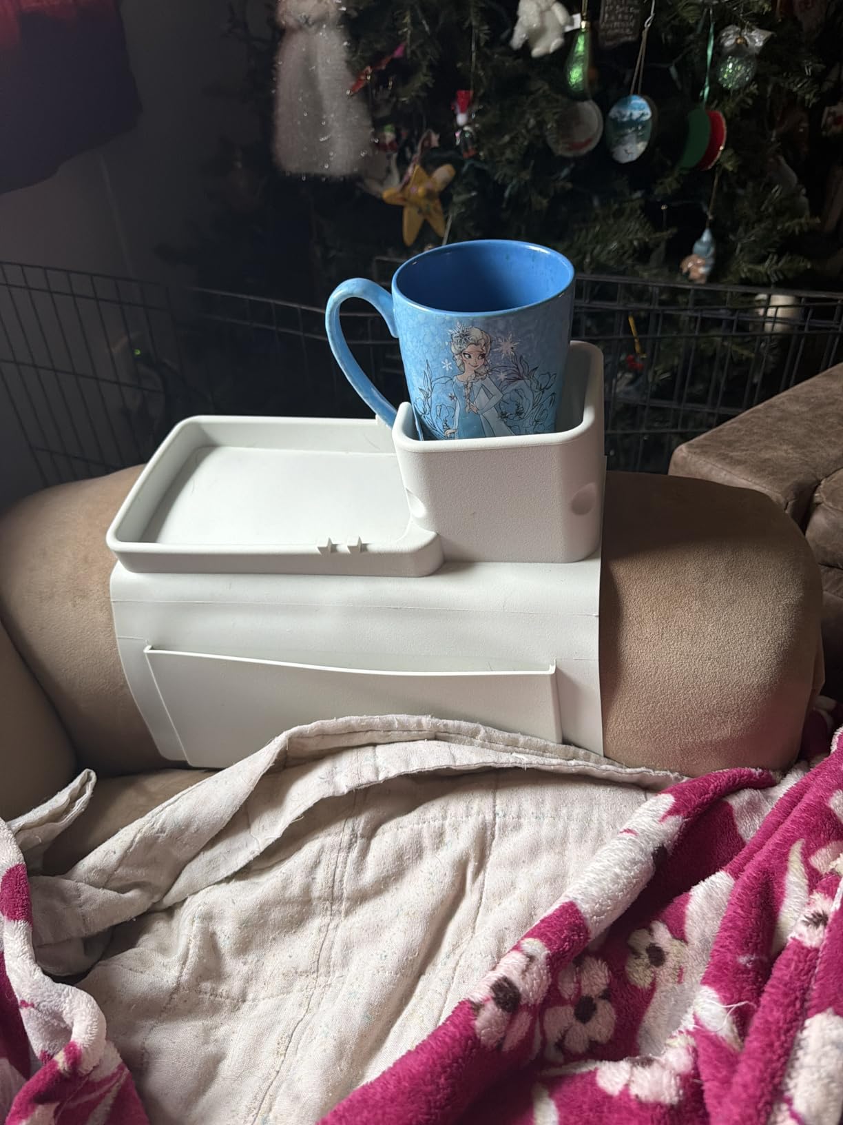 Couch Cup Holder Tray, VIENFUT Silicone Anti-Slip Sofa Armrest Tray with Side Pockets, BPA-Free Anti-Spill Couch Drink Holder for YETI, Remote, Snacks, Cellphone and iPad, Ideal Gift (Griege) customer photo 2