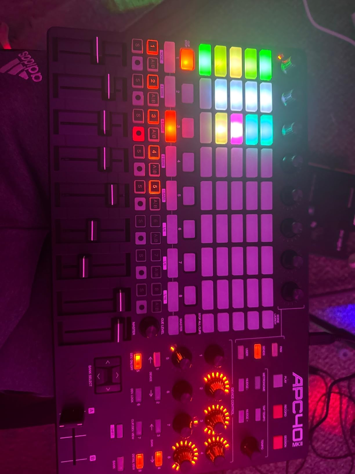 Akai Professional APC Mini MK2 - USB MIDI Pad Controller for Clip Launching with Ableton Live Lite, 64 RGB Pads, Drum and Note Mode and MIDI Mixer customer photo 2