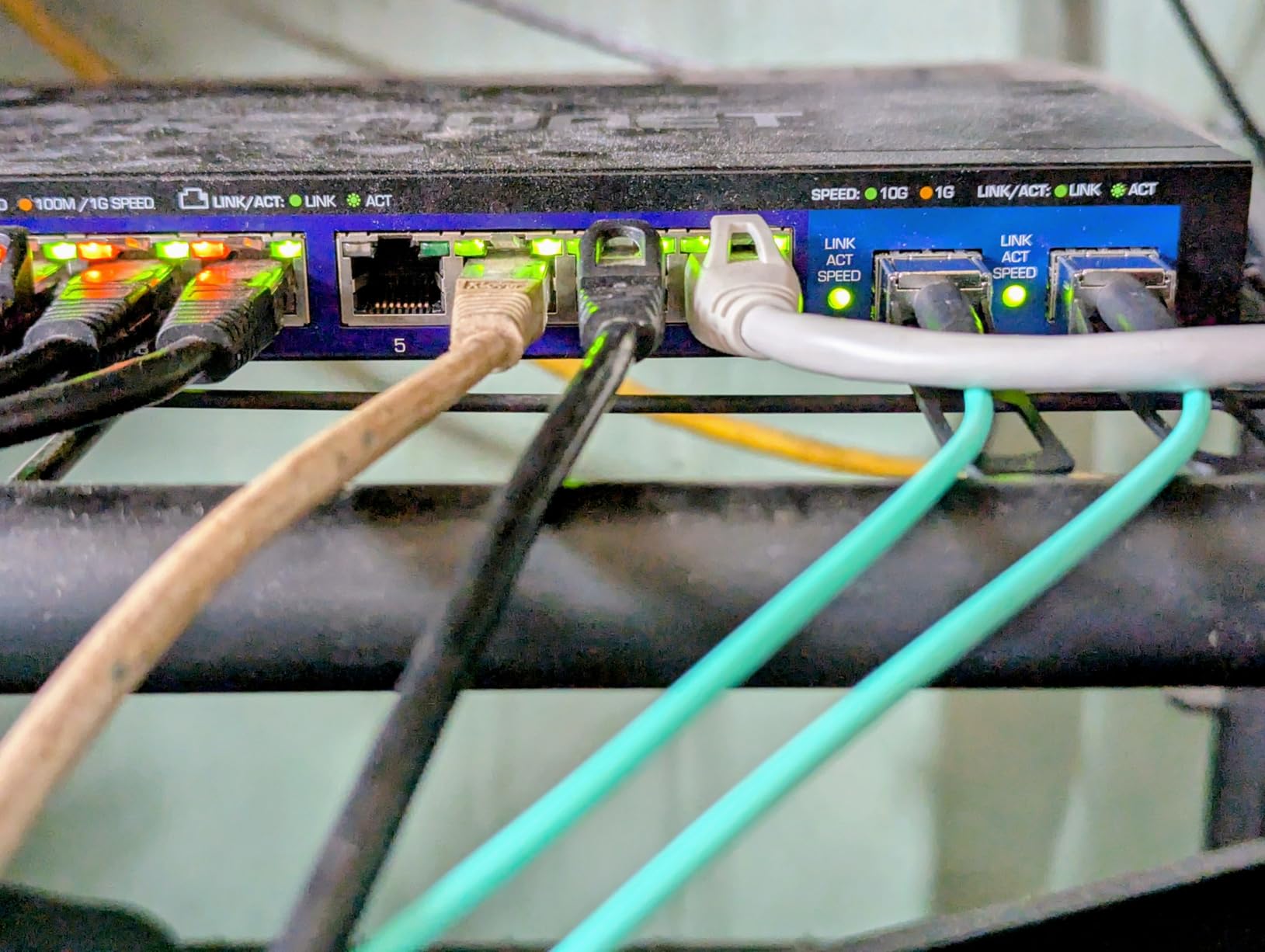 TRENDnet 10-Port Multi-Gig Web Smart Switch, TEG-3102WS, 8 x 2.5GBASE-T Ports, 2 x 10G SFP+ Slots, Ethernet Splitter, Metal Housing, NDAA & TAA Compliant, Lifetime Protection customer photo 1
