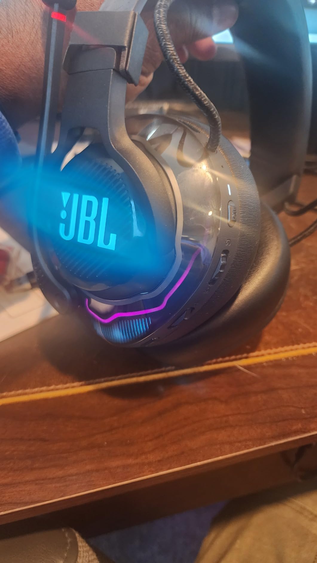 JBL Quantum 910 - Wireless Over-Ear Performance Gaming Headset with Head Tracking-Enhanced, Active Noise Cancelling and Bluetooth, JBL QuantumSPATIAL 360, Low Latency Wireless System (Black) customer photo 1
