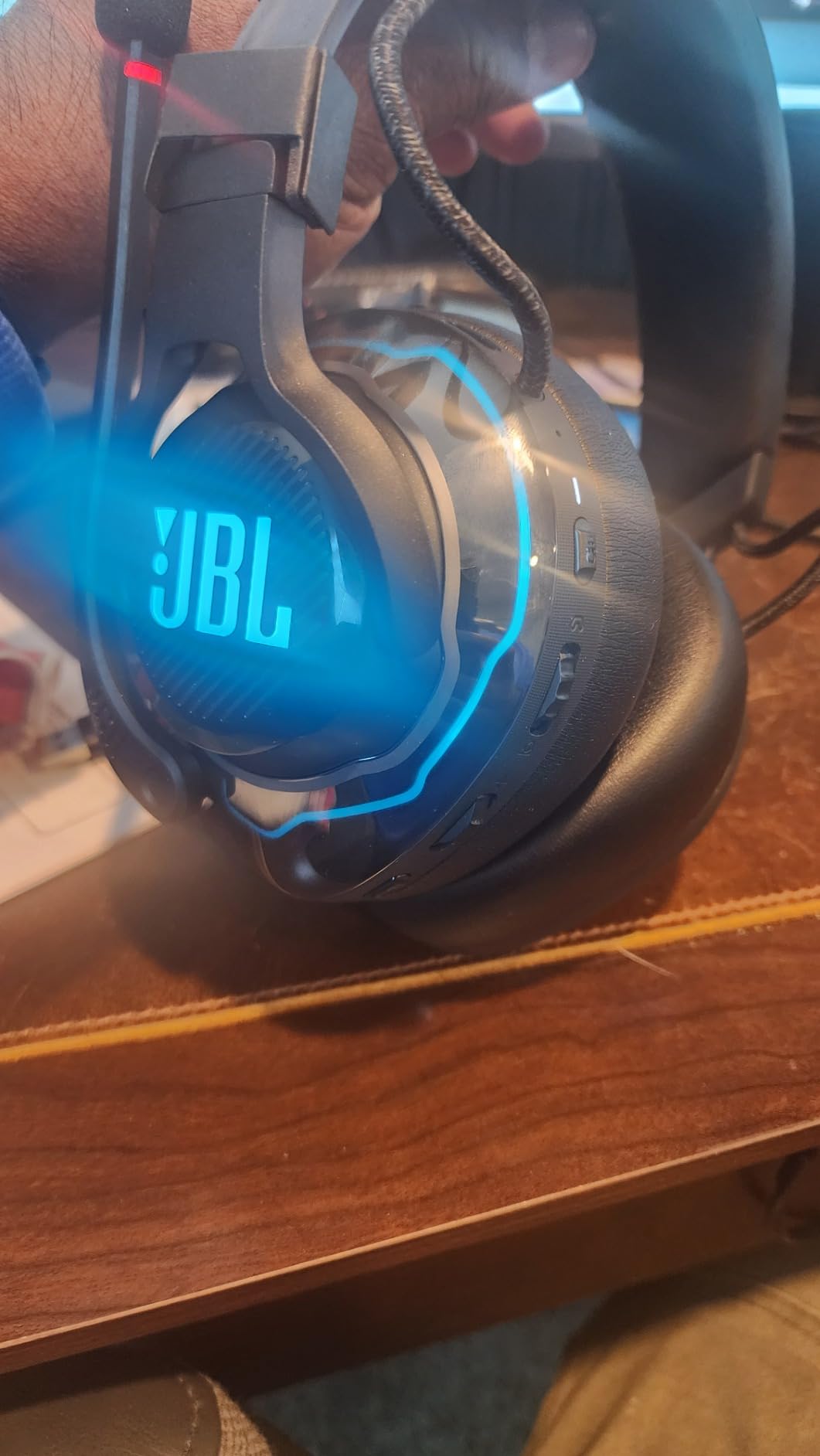 JBL Quantum 910 - Wireless Over-Ear Performance Gaming Headset with Head Tracking-Enhanced, Active Noise Cancelling and Bluetooth, JBL QuantumSPATIAL 360, Low Latency Wireless System (Black) customer photo 2