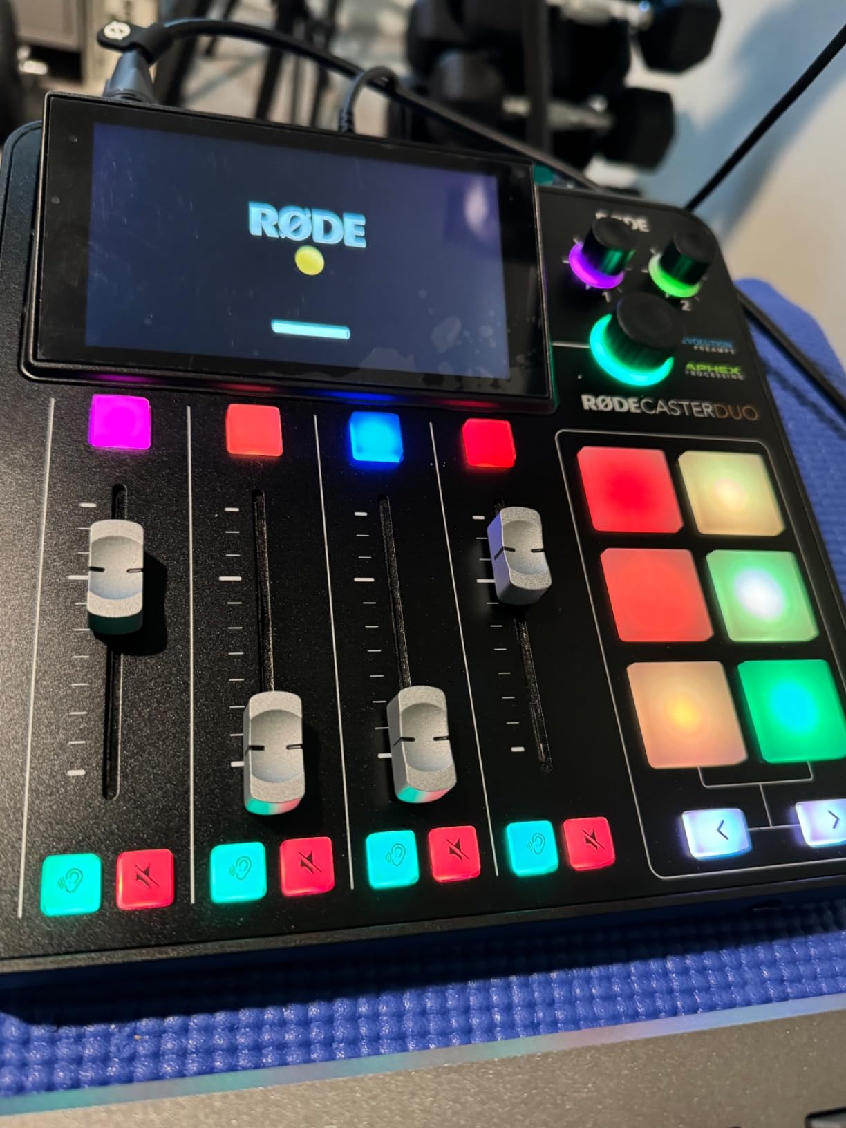 RØDE RØDECaster Duo Compact All-in-One Audio Production Solution for Podcasting, Streaming, Music Production and Content Creation customer photo 2