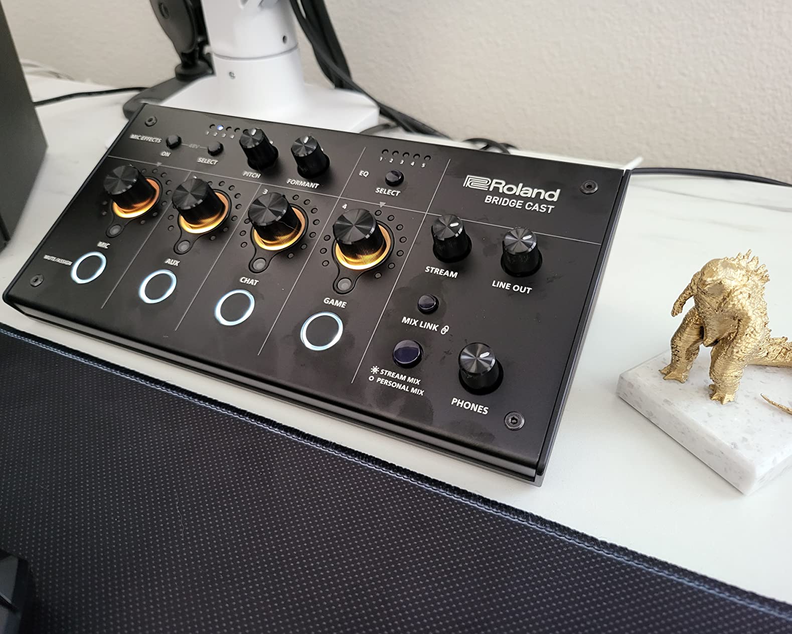 Roland BRIDGE CAST Dual Bus Gaming Mixer - Pro Audio Streaming Interface and Mixer for Online Gamers with 32-Bit Hardware DSP customer photo 1