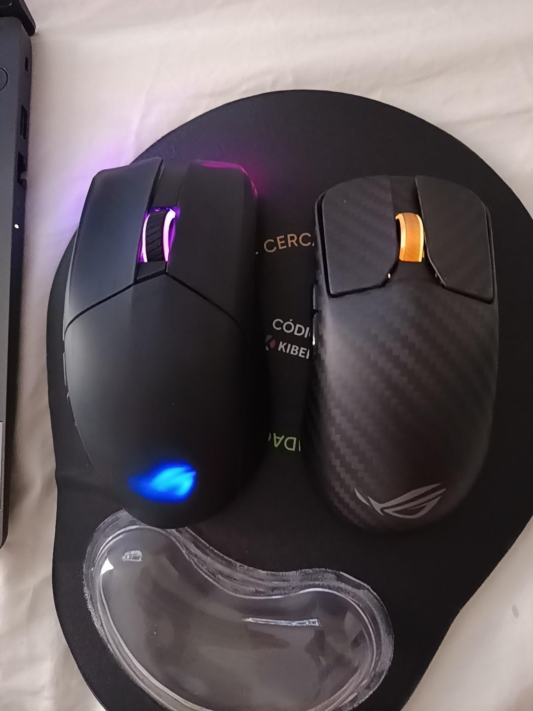 ROG Chakram X Origin Wireless Gaming Mouse - MMO/MOBA Design, Detachable Joystick, 11 Programmable Buttons Right-Handed, 123g, Tri-Mode Connectivity, 36K DPI, up to 150Hr Battery, PC/Mac Support customer photo 2