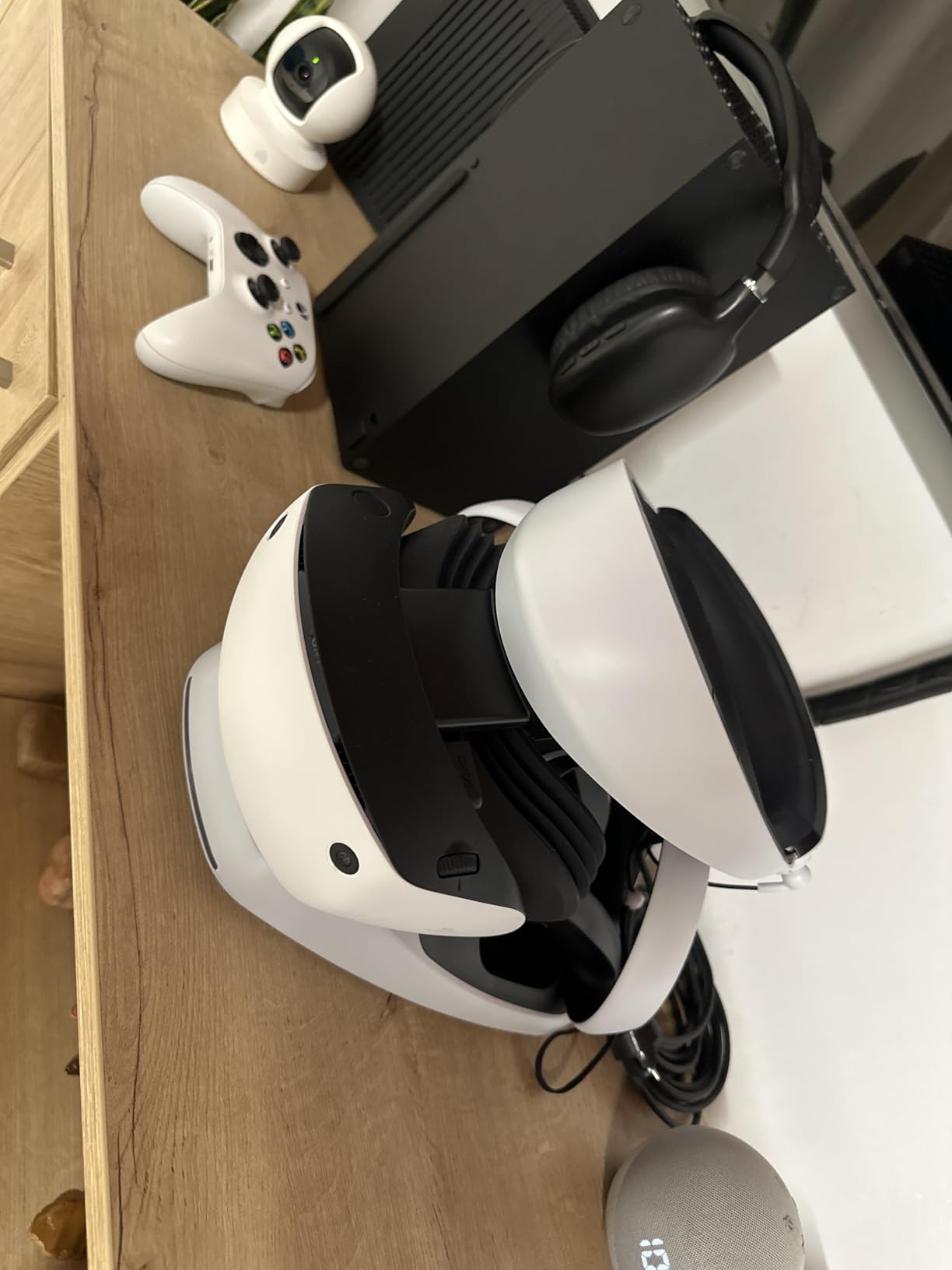 Collective Minds PSVR2 Showcase Premium Charging Station and Display Stand - Fast Charge with Magnetic Adapters, Safe Storage for PS VR2 Headset and Sense Controllers customer photo 2
