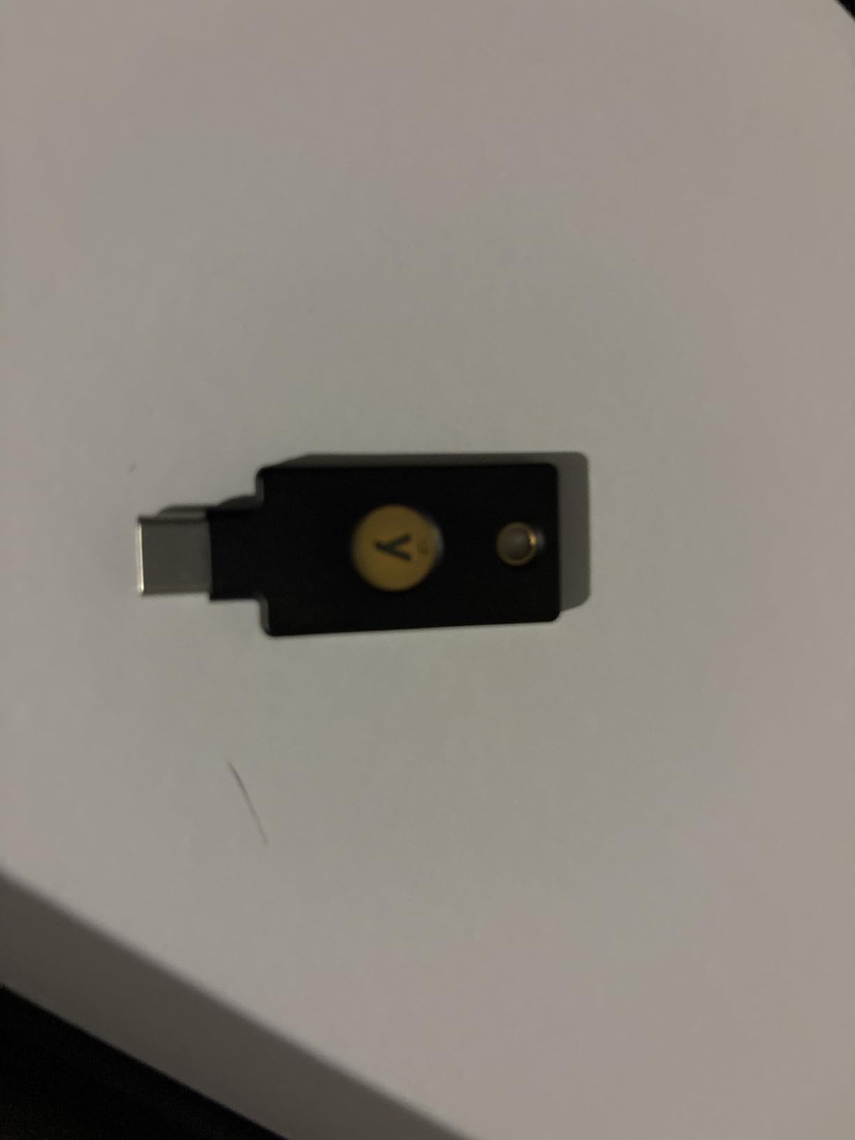 Security Key NFC - Basic Compatibility - Multi-factor authentication (MFA) Security Key, Connect via USB-A or NFC, FIDO Certified customer photo 1