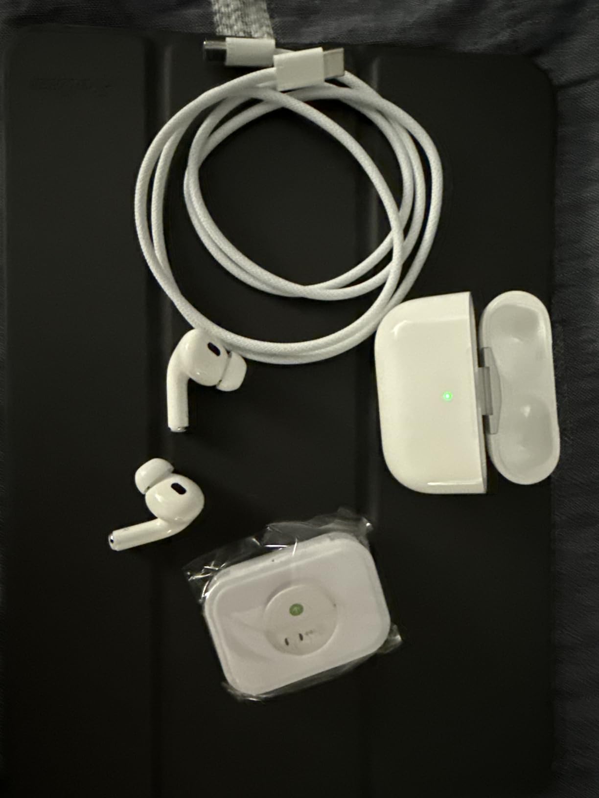 Apple AirPods Pro (2nd Generation) (Renewed Premium) customer photo 1