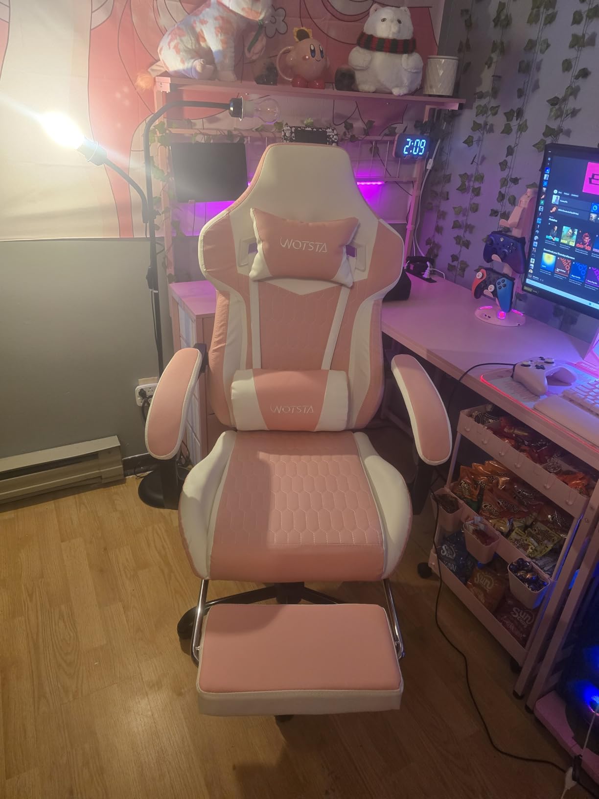 Gaming Chair with Footrest, High Back Gaming Chairs PVC Leather Ergonomic Gamer Chair with Adjustable Headrest Lumbar Support Racing Style Video Gaming Chair for Office/Home customer photo 2