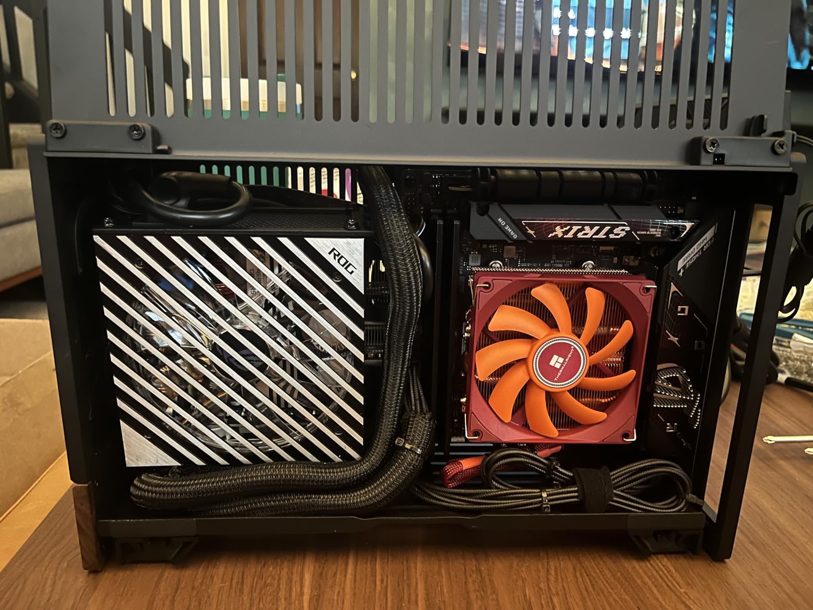 ASUS ROG Loki SFX-L 850W Platinum (Fully Modular Power Supply, 80+ Platinum, Lambda A Certified, 120mm PWM ARGB Fan, Aura Sync, ATX 3.0 Compatible, PCIe 5.0 Ready, 10 Year Warranty) customer photo 1