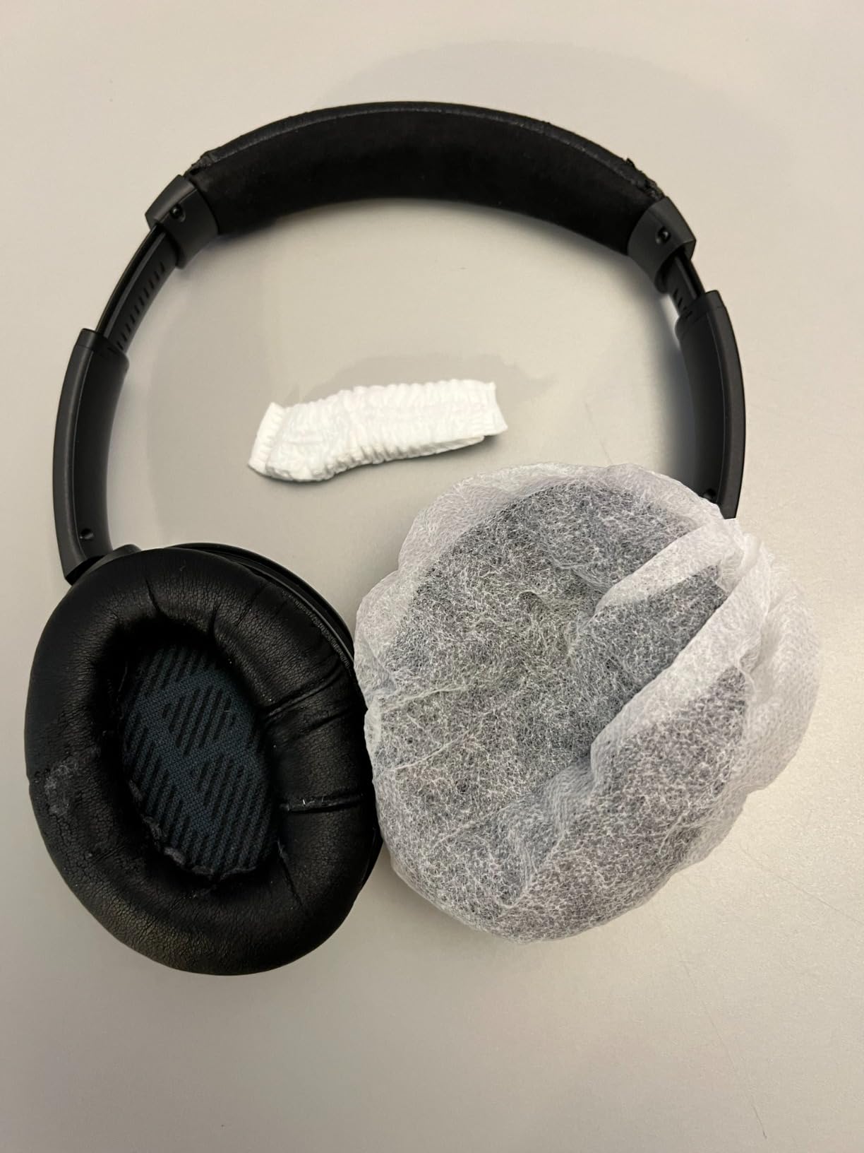 Hoteam 500 Pcs Disposable Headphone Covers, Non-Woven Sanitary Headphone Hygiene Covers for Over-Ear Headphones (8-11cm), White customer photo 1