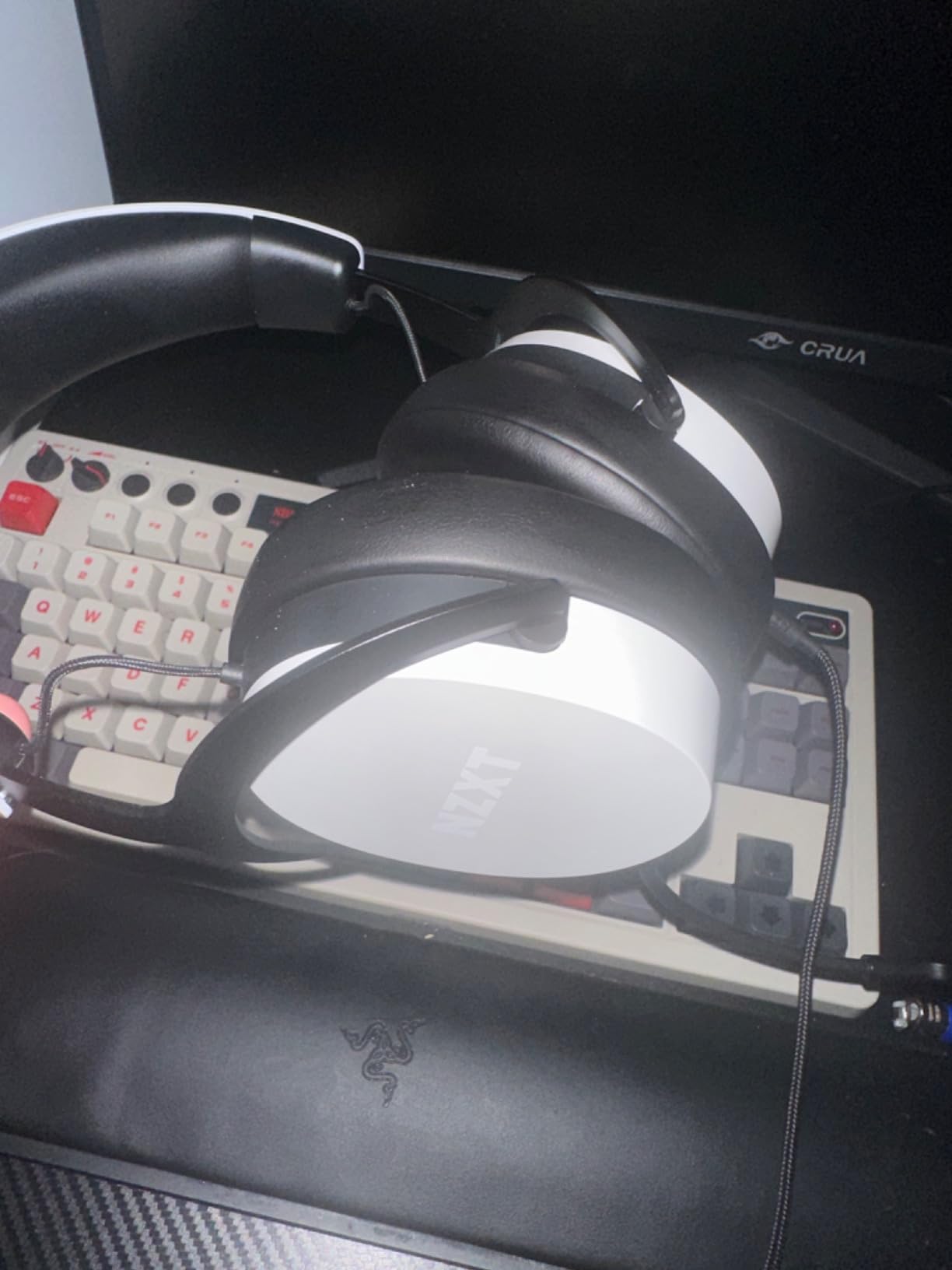NZXT Relay Wired PC Gaming Headset - AP-WCB40-B2 - Hi-Res Audio Certified - DTS Headphone:X - 7.1 Surround Sound - Lightweight & Comfortable Design - Detachable Microphone - Black customer photo 1