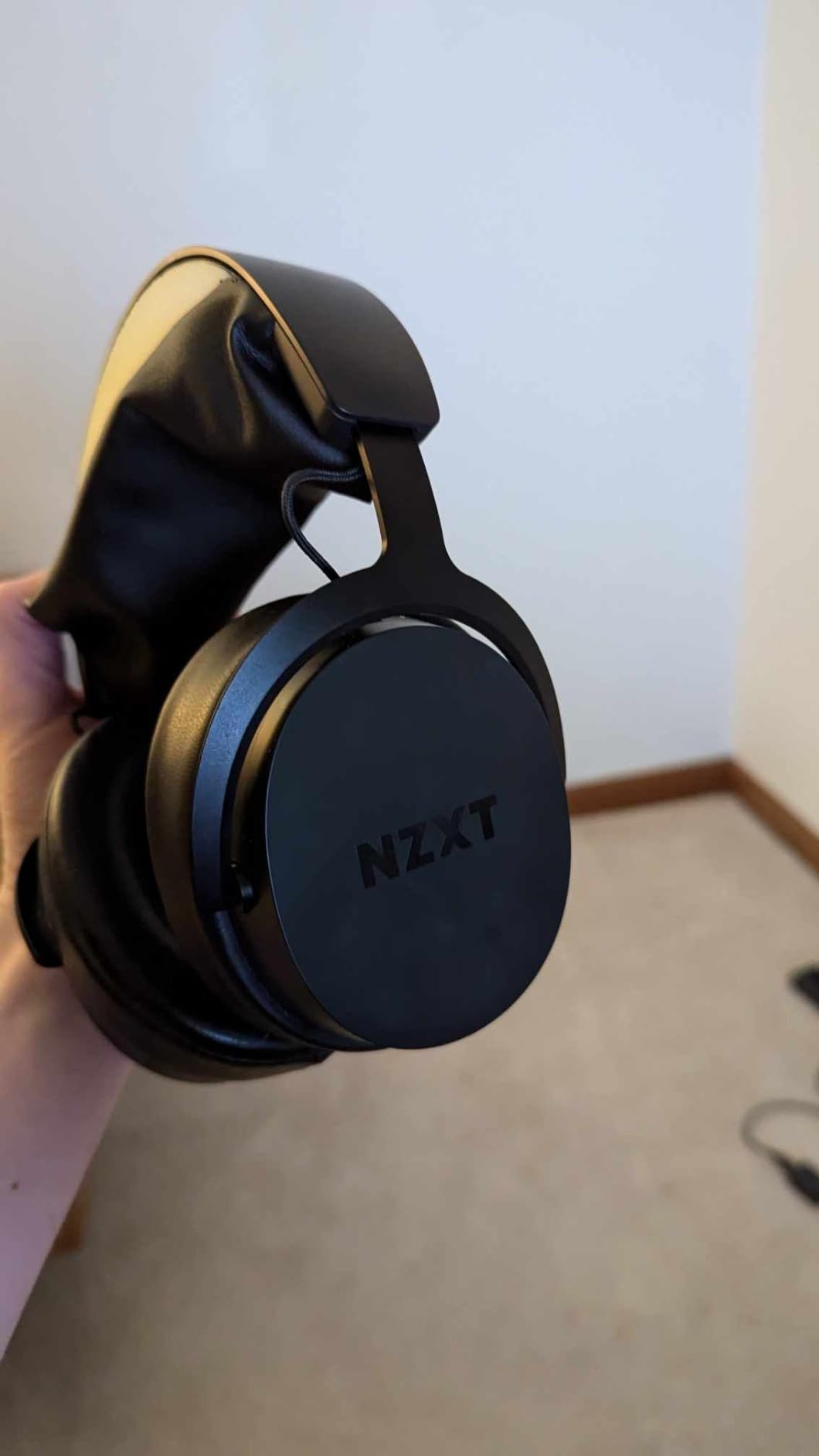 NZXT Relay Wired PC Gaming Headset - AP-WCB40-B2 - Hi-Res Audio Certified - DTS Headphone:X - 7.1 Surround Sound - Lightweight & Comfortable Design - Detachable Microphone - Black customer photo 2
