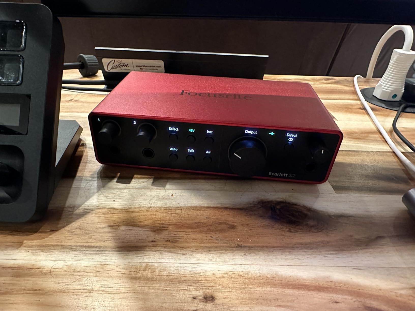 Scarlett 2i2 4th Gen USB Audio Interface for Recording, Songwriting, Streaming and Podcasting - High-Fidelity, Studio Quality Recording, and All the Software You Need to Record customer photo 1