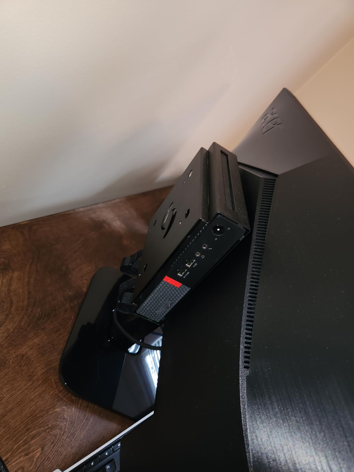 HumanCentric VESA Mount Compatible with Lenovo Thinkcentre Tiny M90q Gen 2, M80q Gen3, M90q Gen3, M70q Gen 2, Thinkstation P3 Tiny, M60e, M75q Gen2, M70q, Mount Behind Monitor customer photo 2