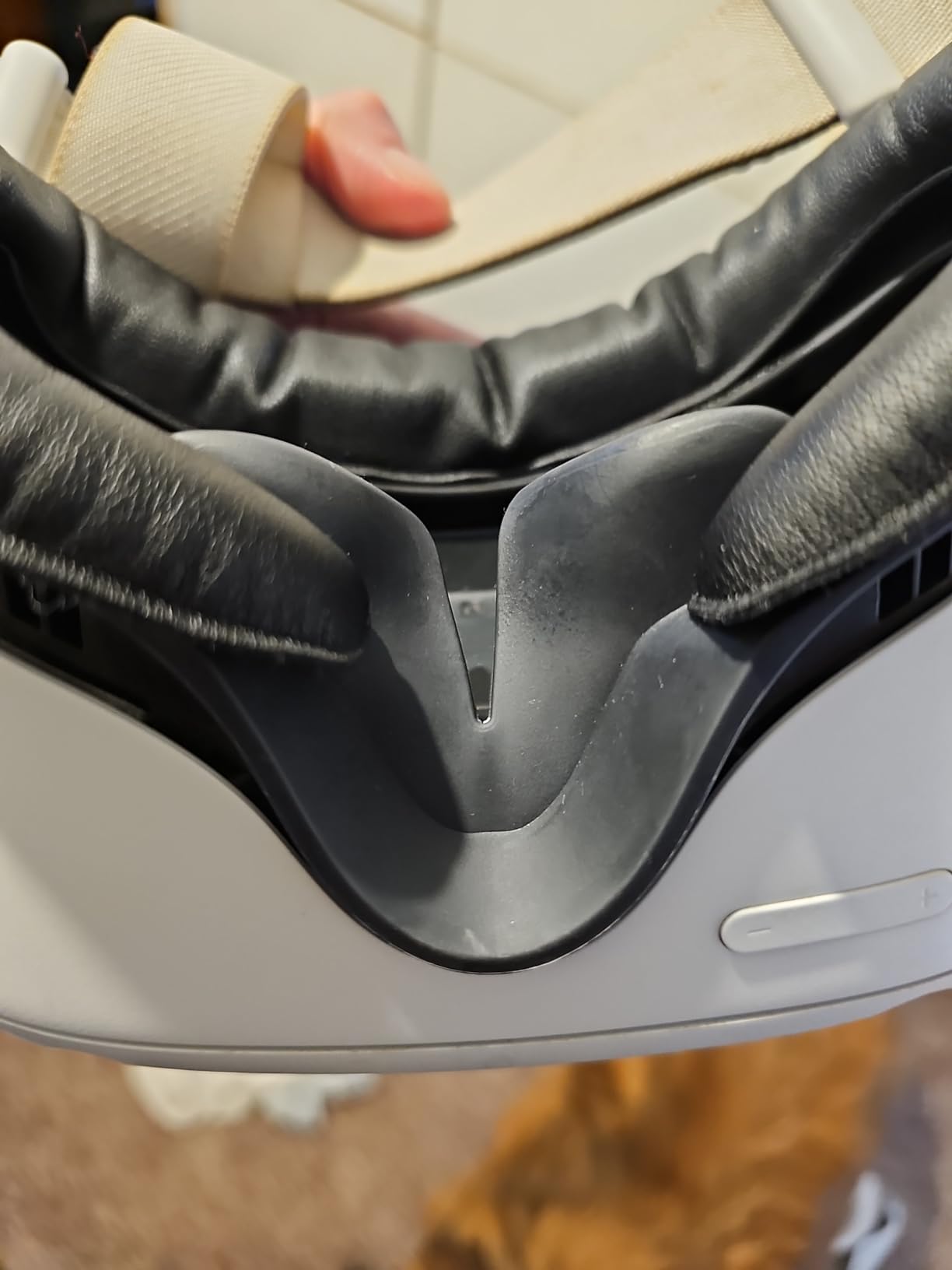 Saqico Face Pad Replacement for Oculus Quest 2 - Comfortable PU Leather & Memory Foam VR Face Cushion - Anti-Sweat - Ergonomic Design - Compatible with Meta Quest 2 - Easy to Install & Clean customer photo 2