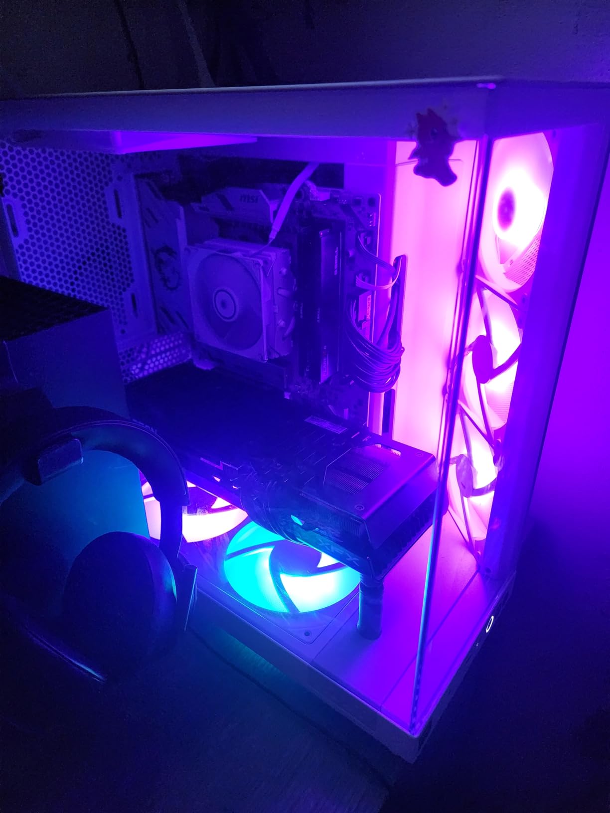 NZXT H6 Flow RGB Mid-Tower Airflow Case with 3 RGB Fans, Panoramic Glass Panels, Cable Management - Black customer photo 1
