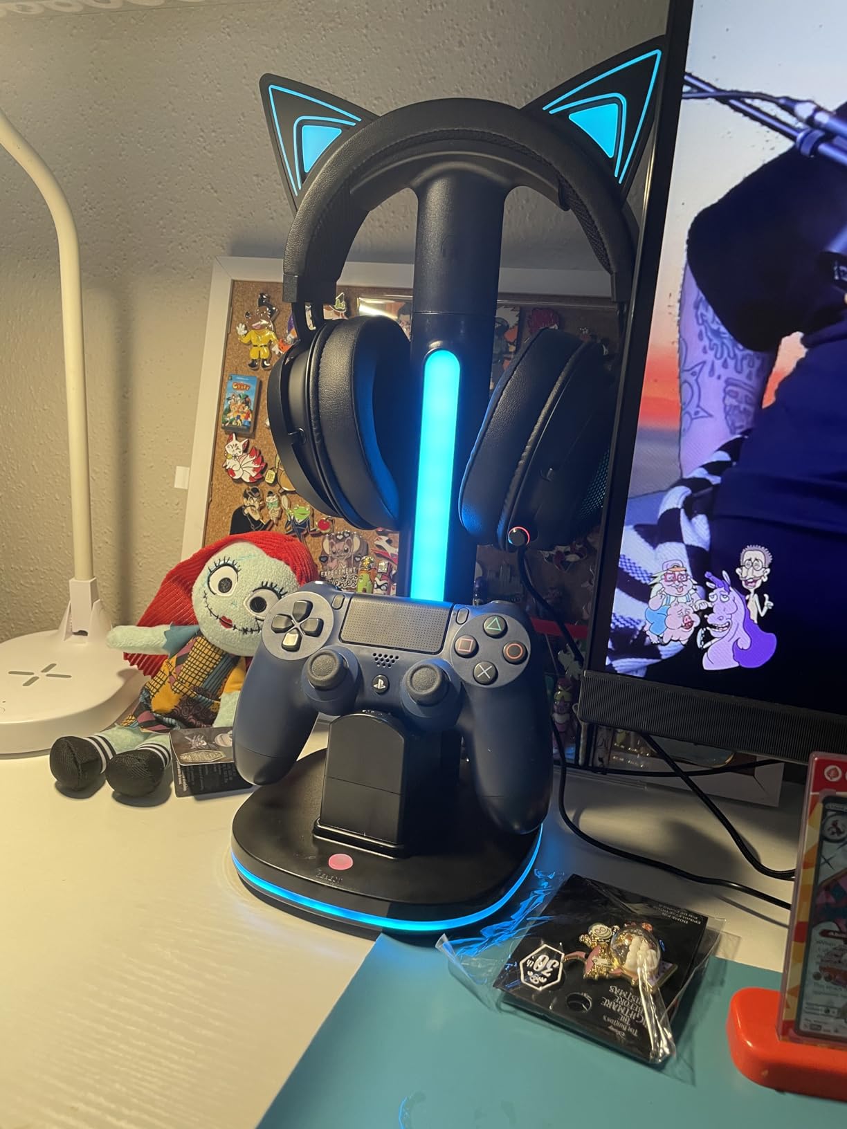 PS4 Controller Charger with RGB Headphone Stand, JDGPOKOO PS4 Controller Charger Dock Station with 2 USB Charging Ports, Headset Stand for PlayStation 4 Charging Station, Black customer photo 1