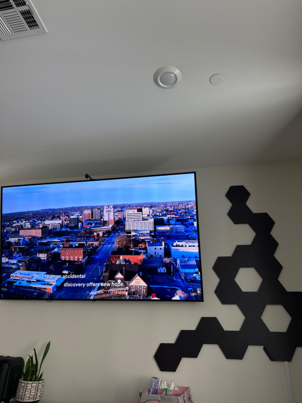 Nanoleaf Shapes LED Wall Lights, RGBW Smart Wall Panels with 16M+ Color, Compatible with Alexa & Google Assistant, Music Sync, DIY Gaming Light for Home Decor (Black Hexagons Smarter Kit 9 Pack) customer photo 2
