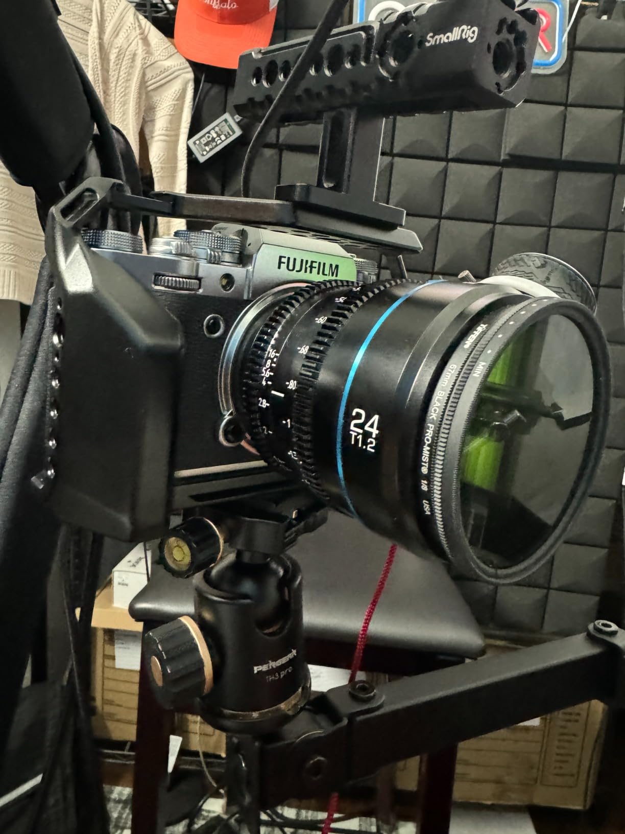 SIRUI Night Walker 24mm S35 Manual Focus Cine Lens, T1.2 Large Aperture Lens for X Mount Cameras, X-H2/H2S, XT-4, XT-3,X-S10, X-S20 (MS24X-B, Black) customer photo 1