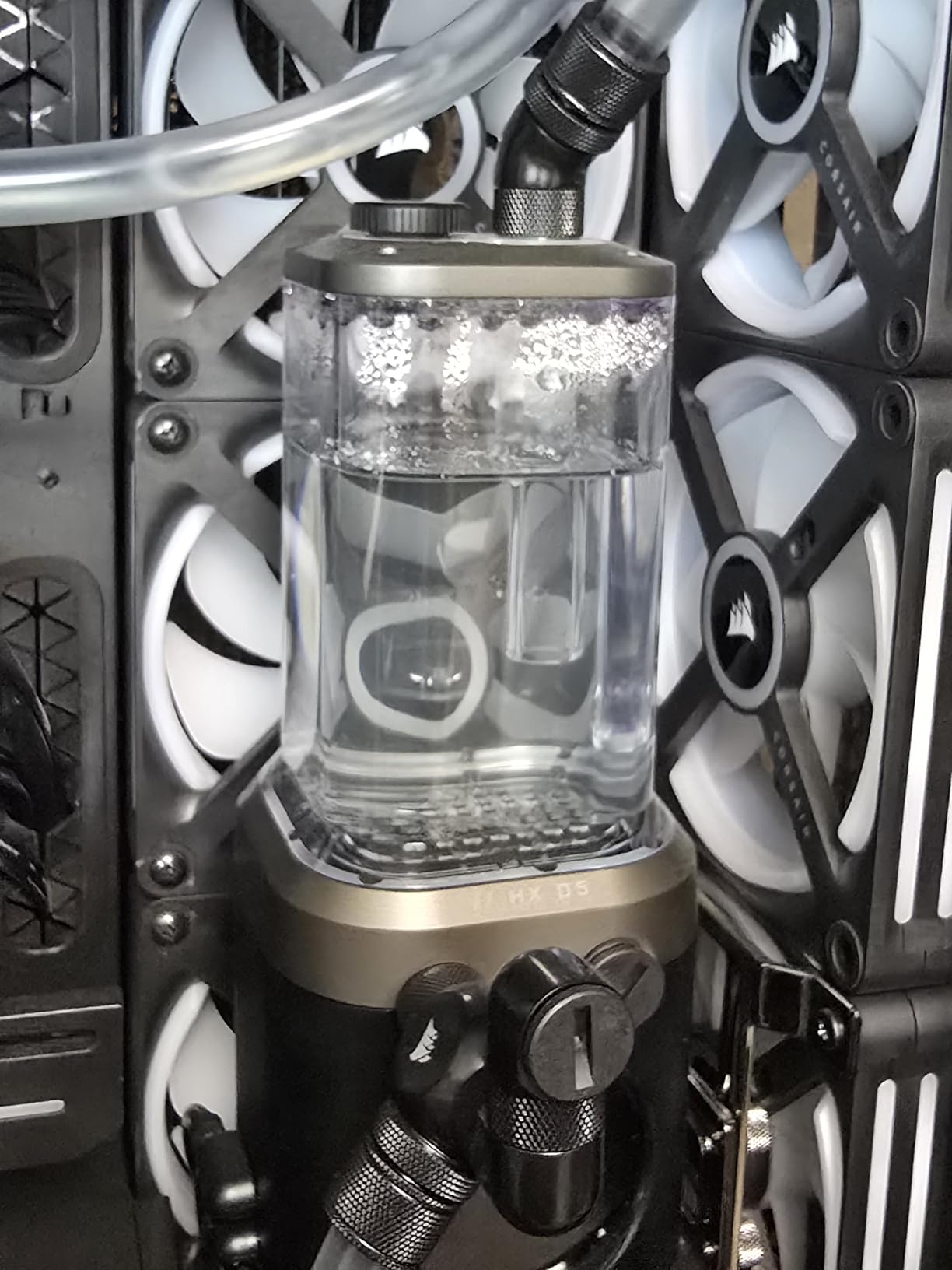 CORSAIR iCUE Link XC7 RGB Elite CPU Water Block - Transparent Flow Chamber - 24 RGB LEDs - Fits Intel LGA 1700, AMD AM5 and Older - Stealth Gray customer photo 1