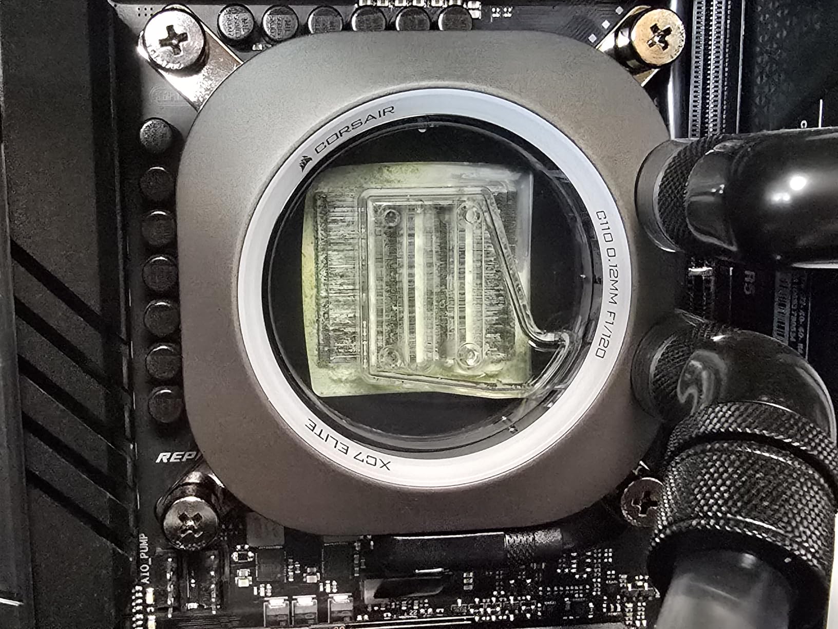 CORSAIR iCUE Link XC7 RGB Elite CPU Water Block - Transparent Flow Chamber - 24 RGB LEDs - Fits Intel LGA 1700, AMD AM5 and Older - Stealth Gray customer photo 2