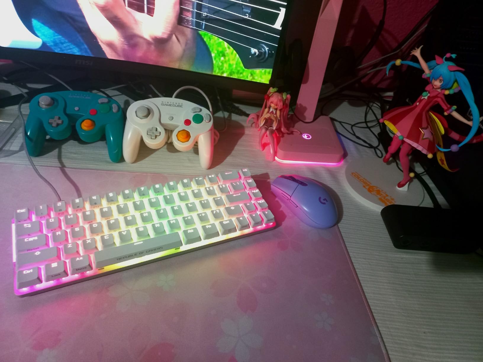 ROG Falchion Ace 65% RGB Compact Gaming Mechanical Keyboard, Lubed ROG NX Red Switches & Switch Stabilizers, Sound-Dampening Foam, PBT Keycaps, Wired with KVM, Three Angles, Cover Case-Black customer photo 1