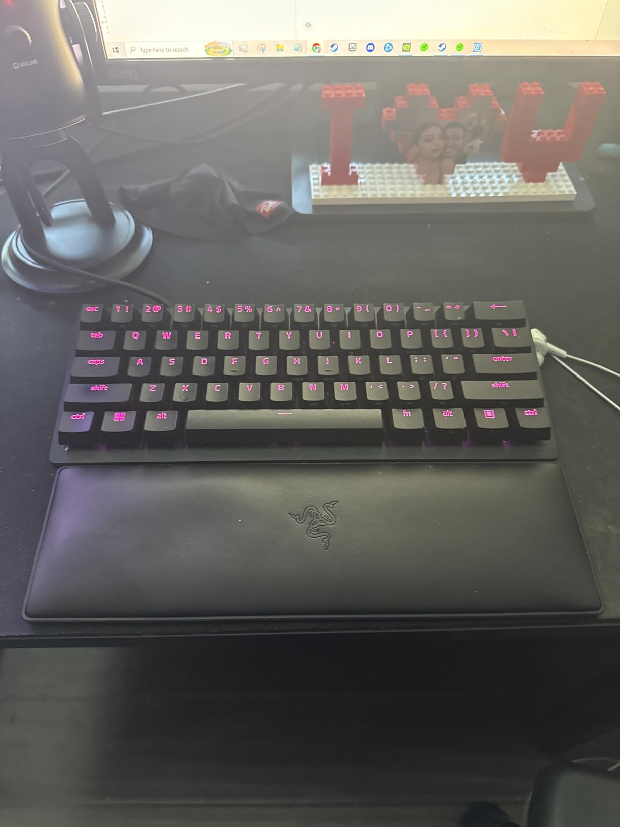 Razer Huntsman V3 Pro Esports Gaming Keyboard: Analog Optical Switches - Razer Snap Tap - Rapid Trigger - Adjustable Actuation - Media Keys & Dial - Doubleshot PBT Keycaps - Wrist Rest - Black customer photo 1