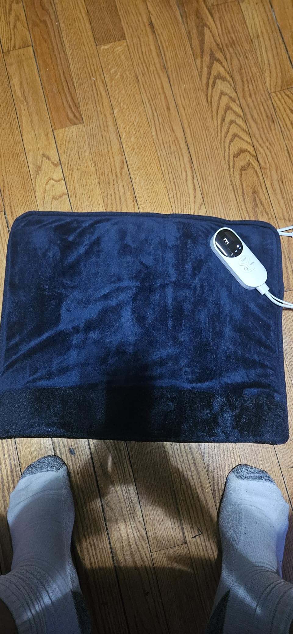 Electric Heated Foot Warmer for Feet, Double Sided Feet Warmer Foot Heating Pad with 9 Levels Temp and 3 Timers, Foot Warmers for Bed, Under Desk, Office, Birthday Christmas Gifts for Women Men(Grey) customer photo 1