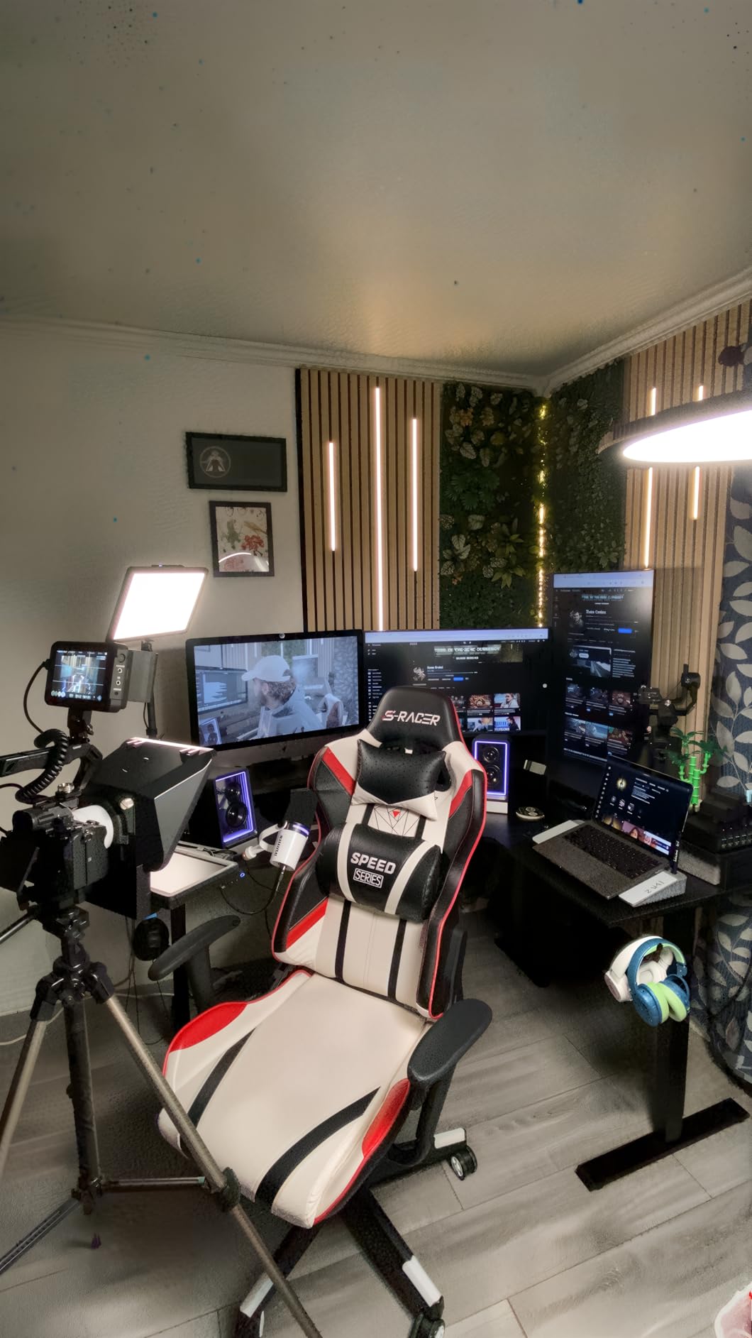 Elgato Prompter - Teleprompter with Built-in Screen for YouTube, Twitch, Zoom and More, 1080 pixels, Supports DSLR/Webcam/Smartphone, Drag & Drop Monitor Display customer photo 1