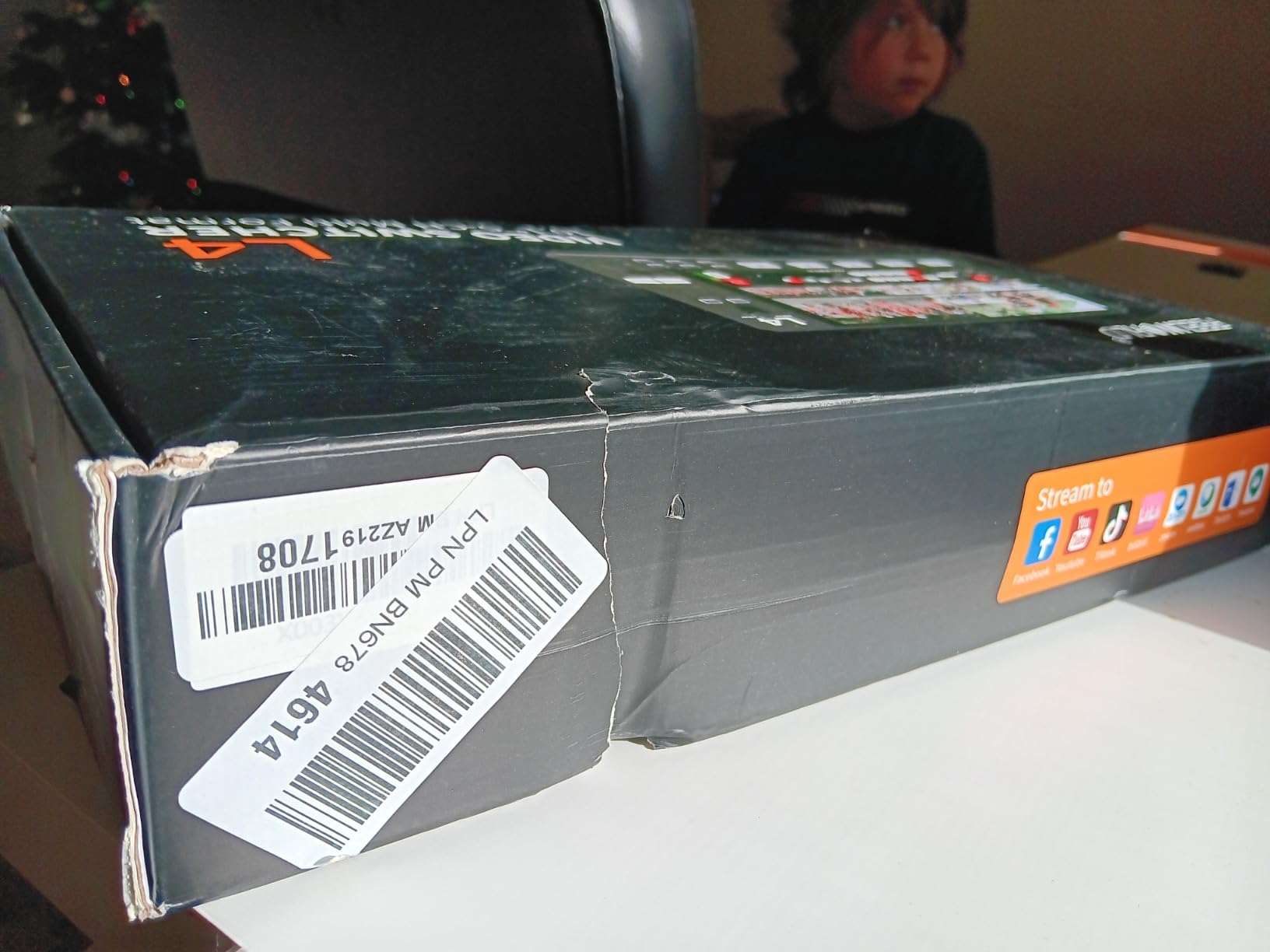 FEELWORLD L4 10.1 Inch Touch Screen Video Switcher customer photo 2