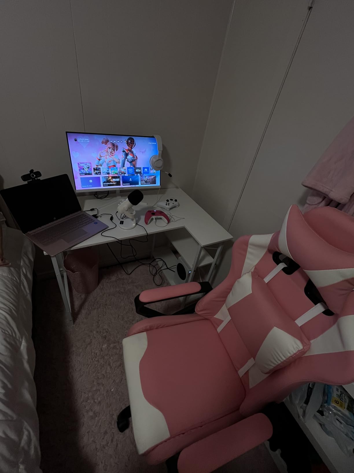 PayLessHere Ergonomic Racing Desk Chair Gaming Chair Computer Chair with Armrests 360° Swivel & Caster Pu Desk Task Chair Executive Headrest Lumbar Support for Back Pain Women Men and Adults customer photo 2