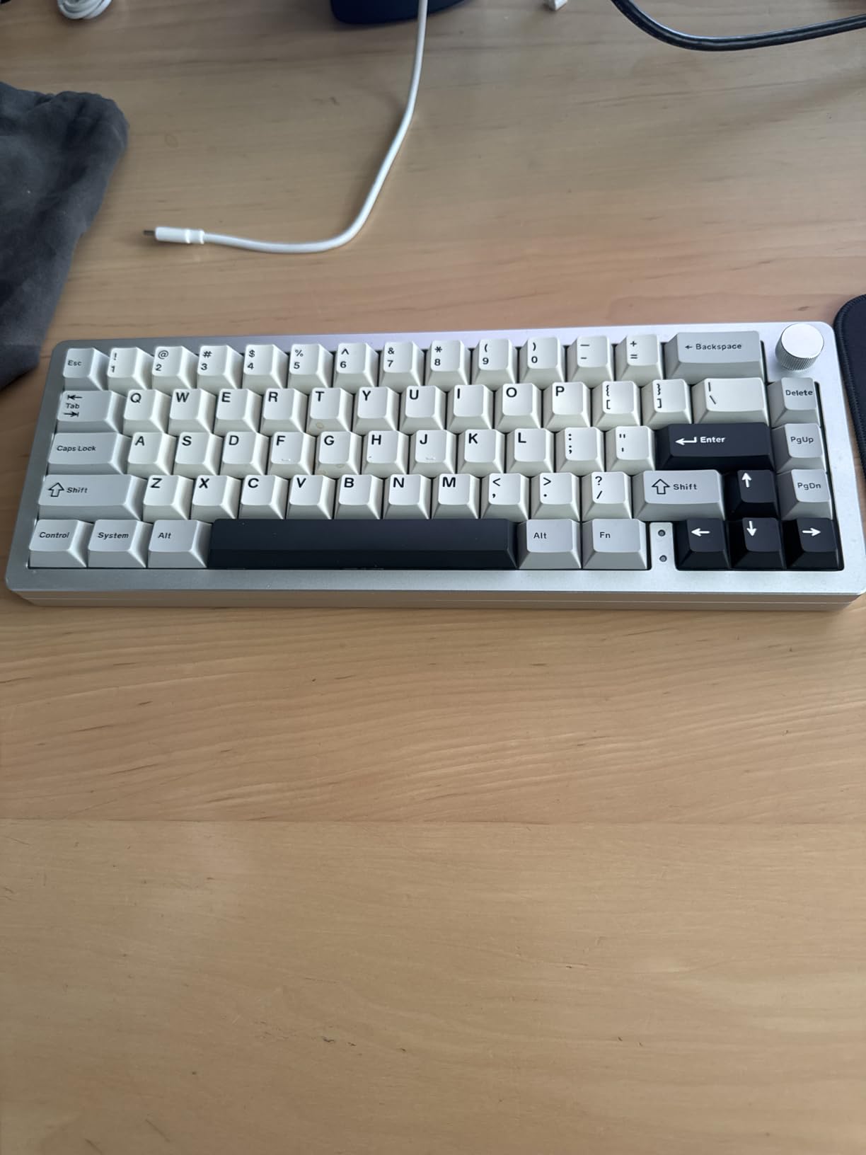 YUNZII AL66 Wireless Mechanical Keyboard,Full Aluminum CNC,65% Knob Control,Bluetooth/2.4G/Wired,Hot Swappable Pre-lubed Switches,Gasket Mounted RGB for Win/Mac(Milk Switch, Silver) customer photo 1